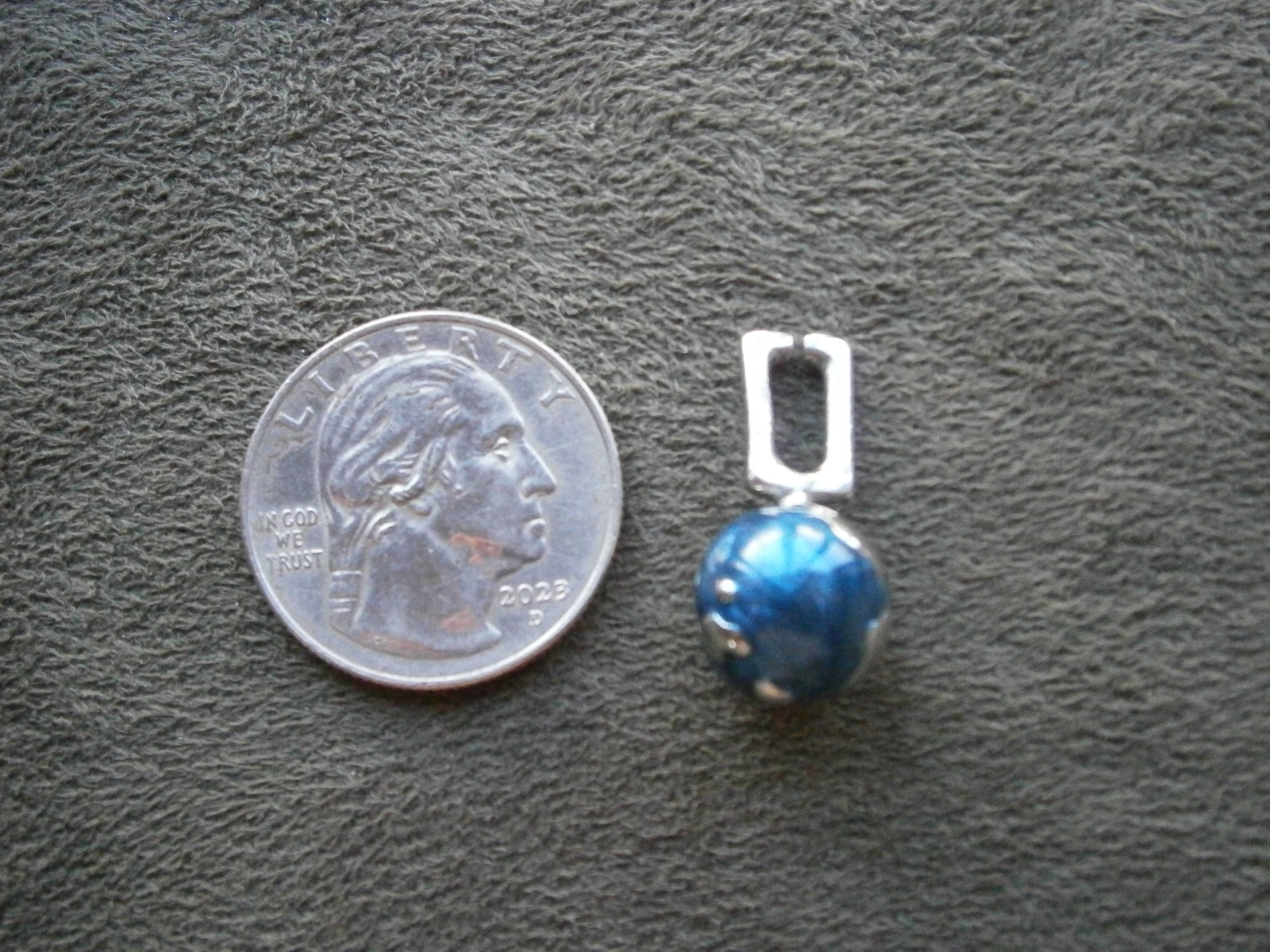 Globe Earth Vintage Silvertone & Enamel Bracelet Charm Pendant 6.7g ~ Large Bail