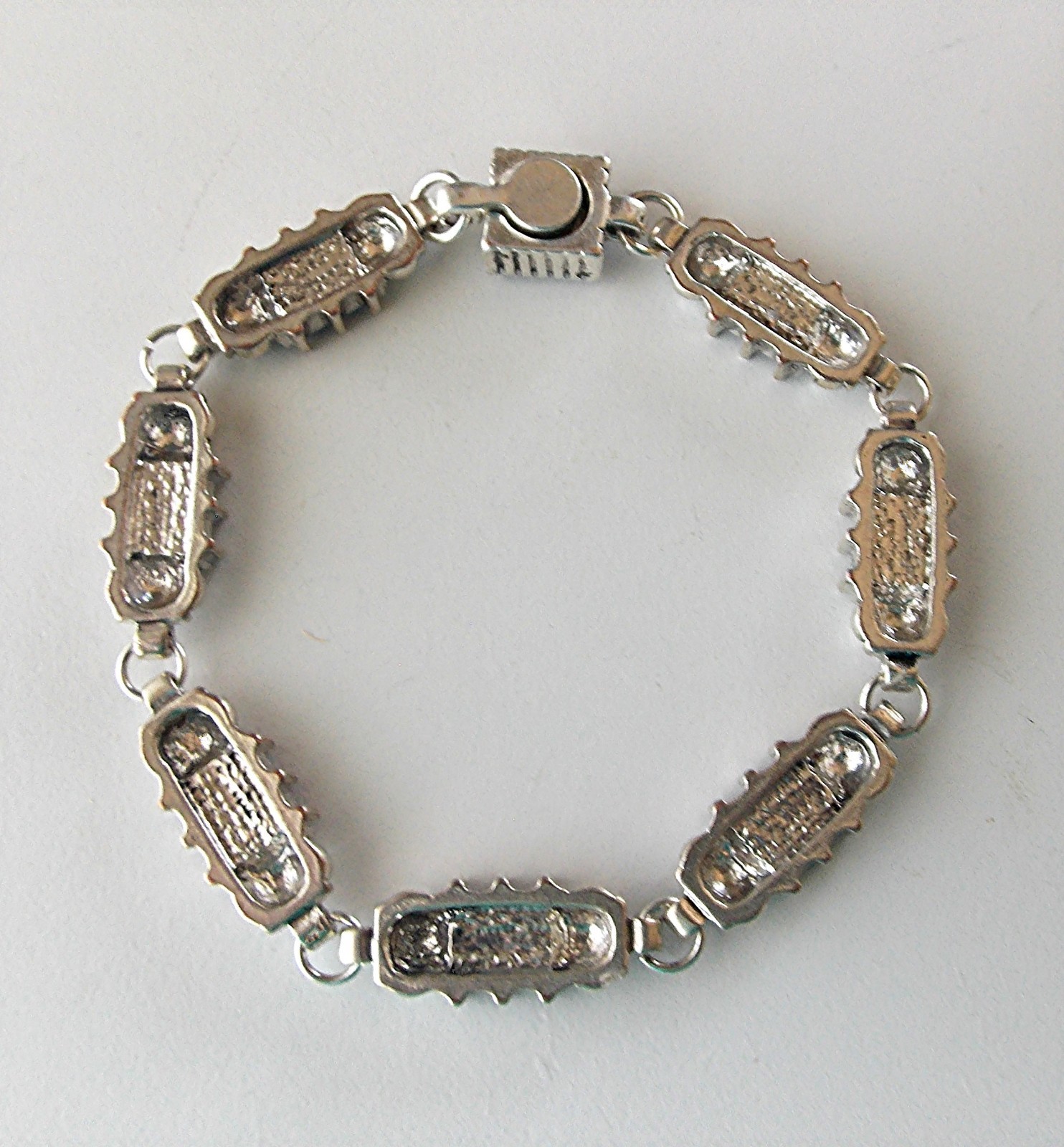 VINTAGE SILVER TONE LINK BRACELET WITH BLACK GLASS CABOCHONS & A MAGNETIC CLASP