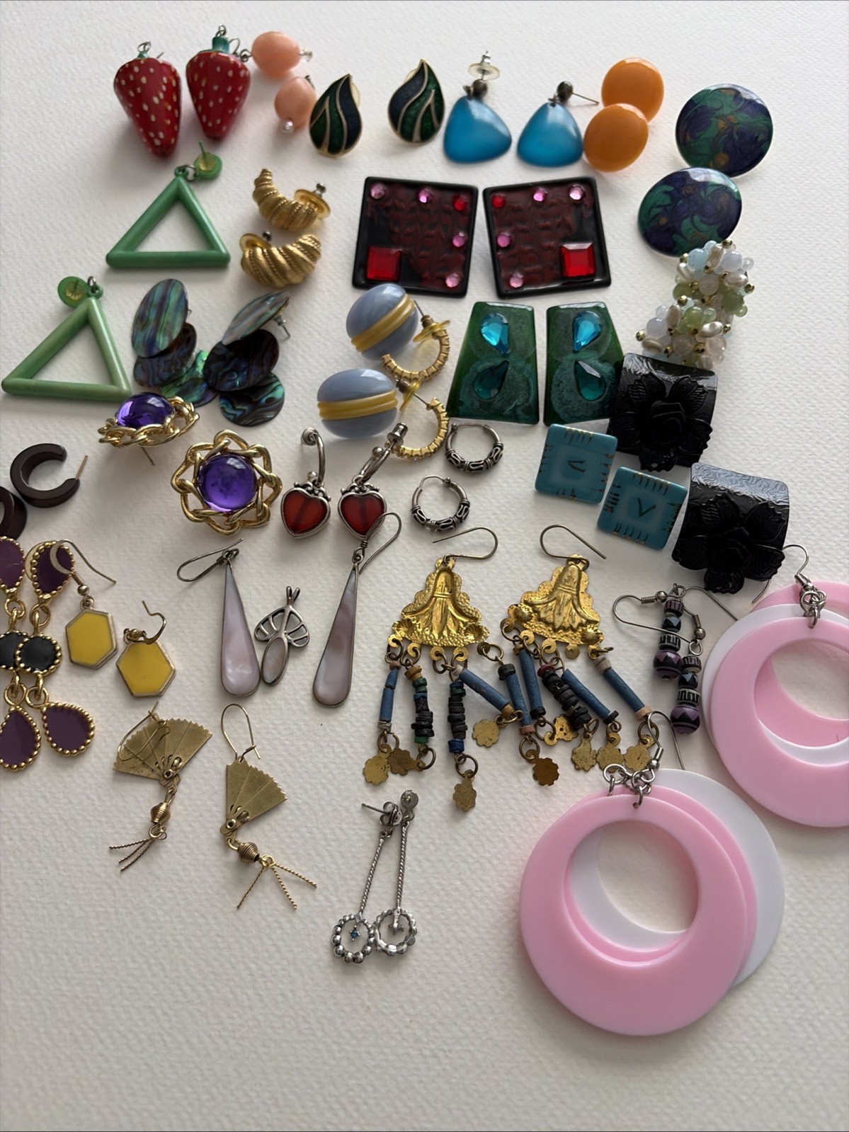 vintage Retro Lat Of 33 Pairs Of Pierced Earrings