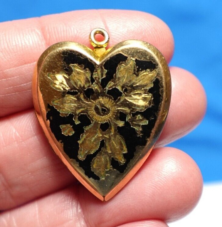 GOLD FILLED BLACK ENAMEL HEART LOCKET VINTAGE 23 X 30 MM 5.8 GRAMS J-503