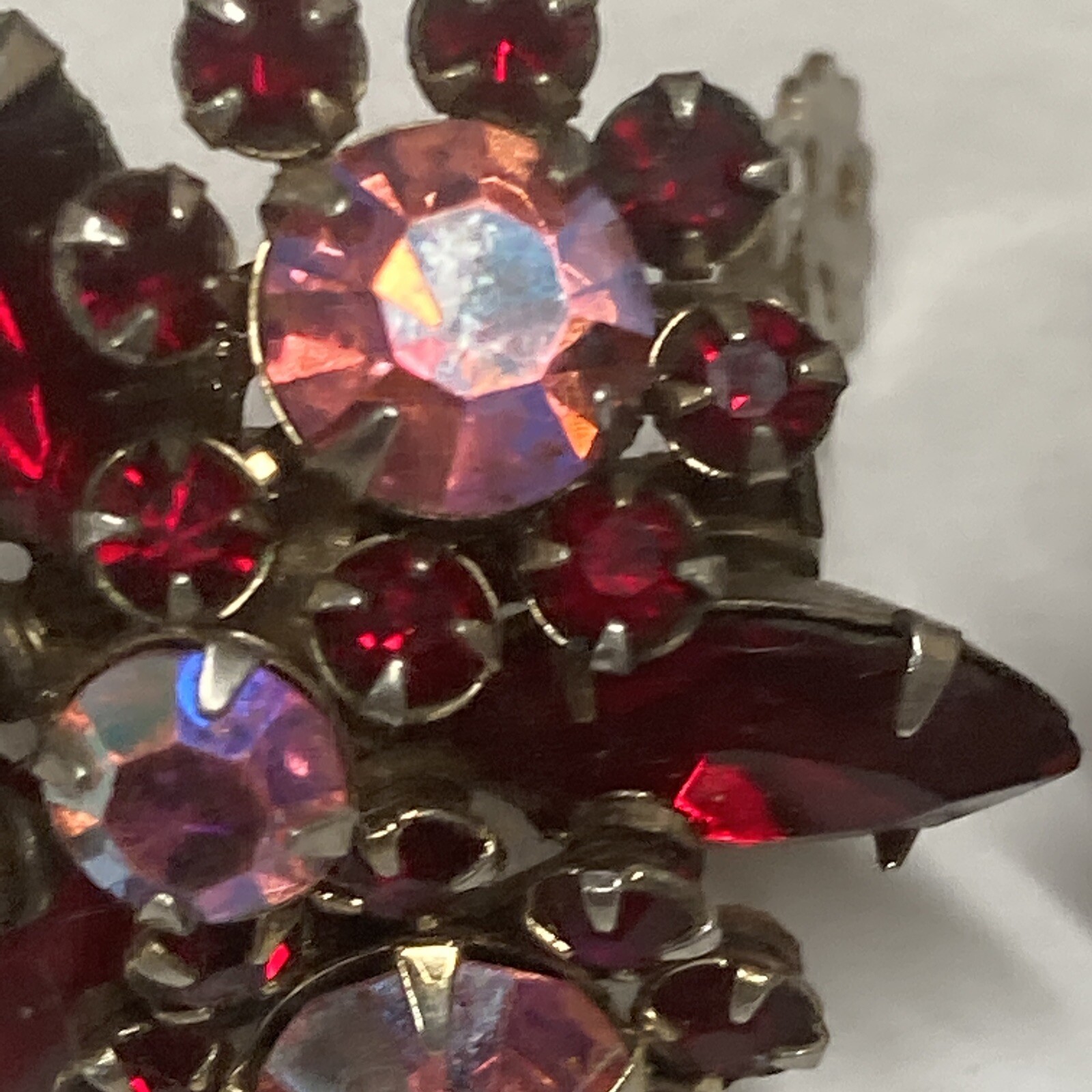 Aurora Borealis Rhinestone Brilliant pinks & burgandies Clip-on Earrings wine Vr