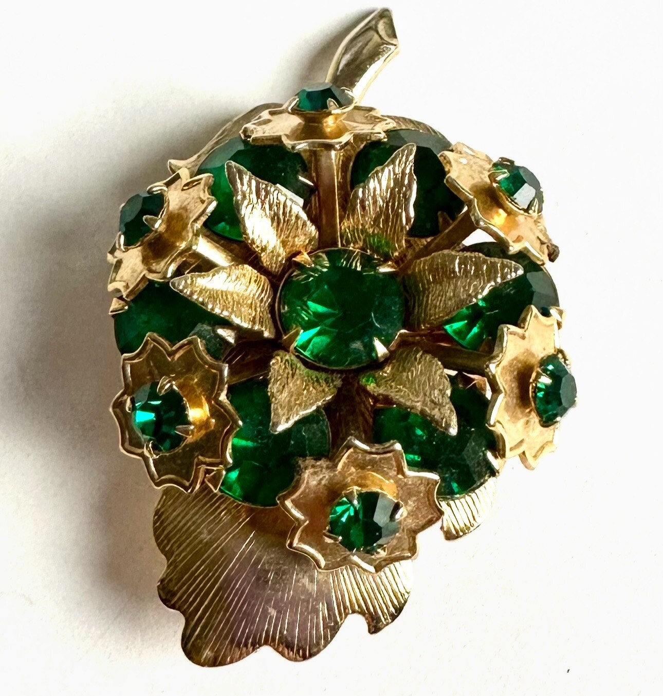 VTG Green Rhinestone Flower Leaves Vivid Pretty Rhinestones Gold Tone Brooch