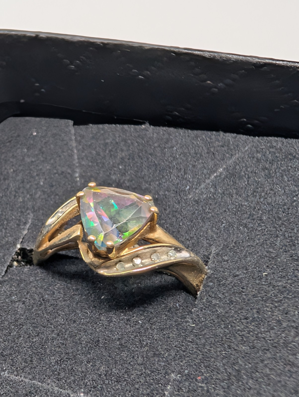 Vintage 10K Yellow Gold Trillion Cut Mystic Topaz Diamond Ring 2 Grams, SZ 6.5