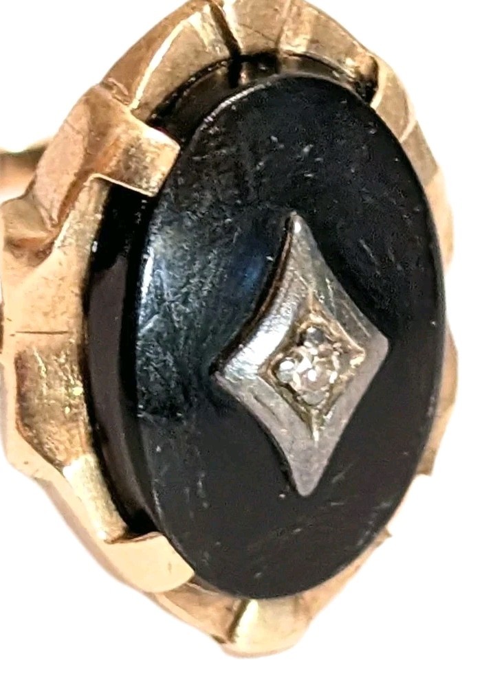 Vintage 10k Gold Black Onyx Ring W/ Diamond Chip Center 2.7g Size 5.25 – 5.5