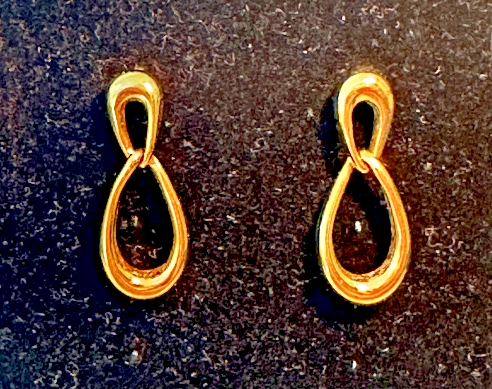 Vintage Monet Gold Tone Linked Droplet Earrings – Pierced, Very Light Weight
