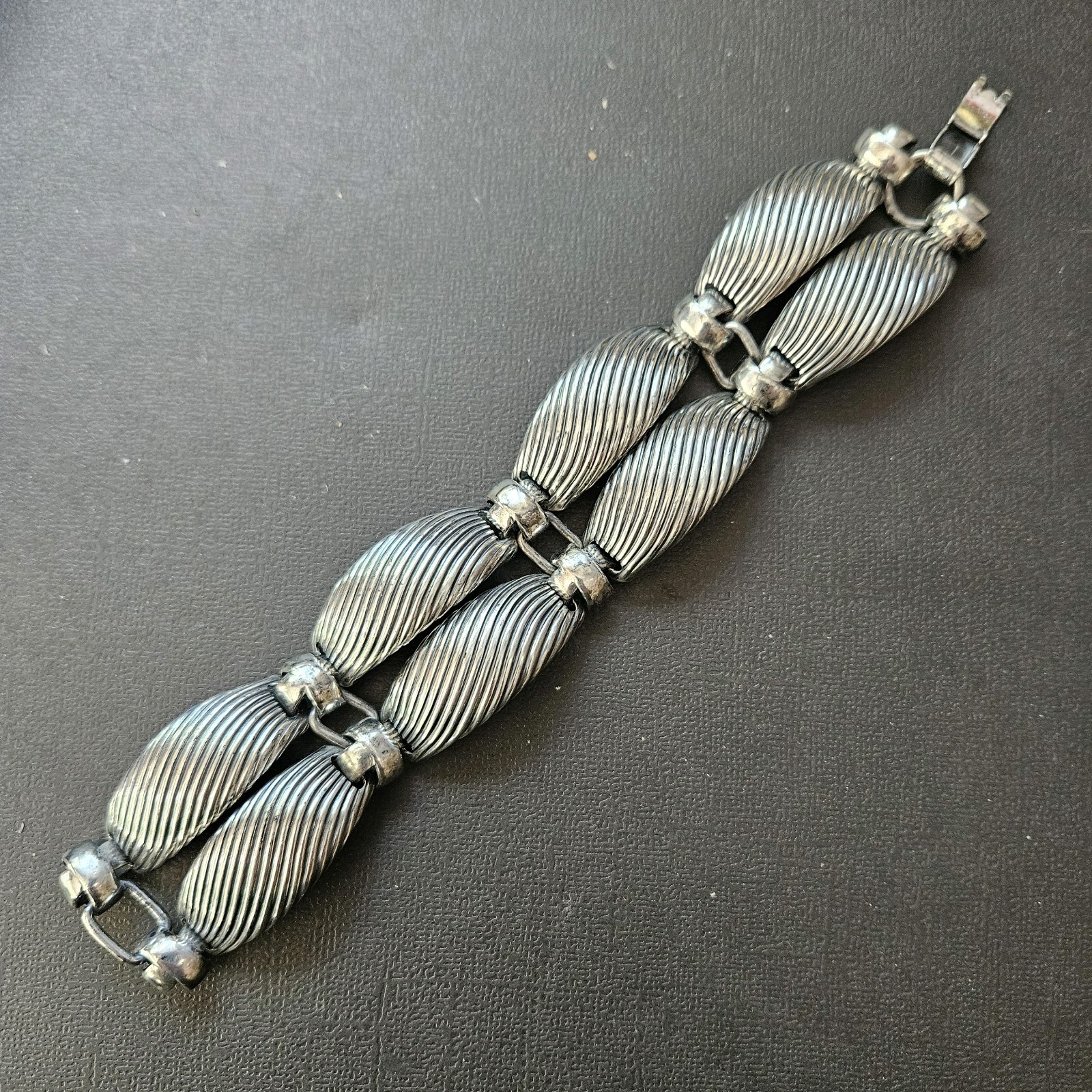 Napier Vintage Bracelet Textured Swirled Ribs Dbl Folded Panels Silverplated 7.5