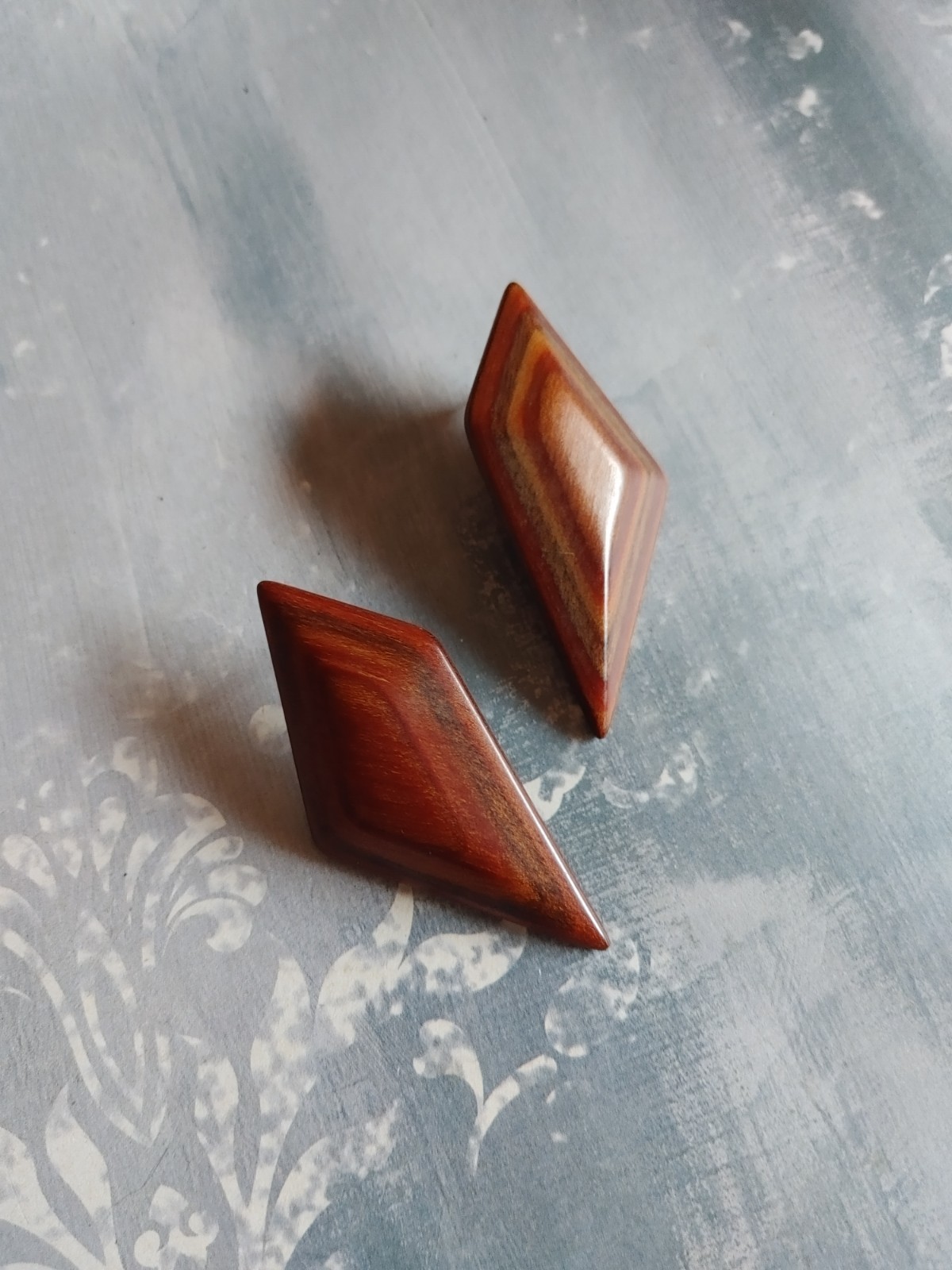 Vintage wood carved abstract post earrings phenolic resin 1950’s mid century MCM