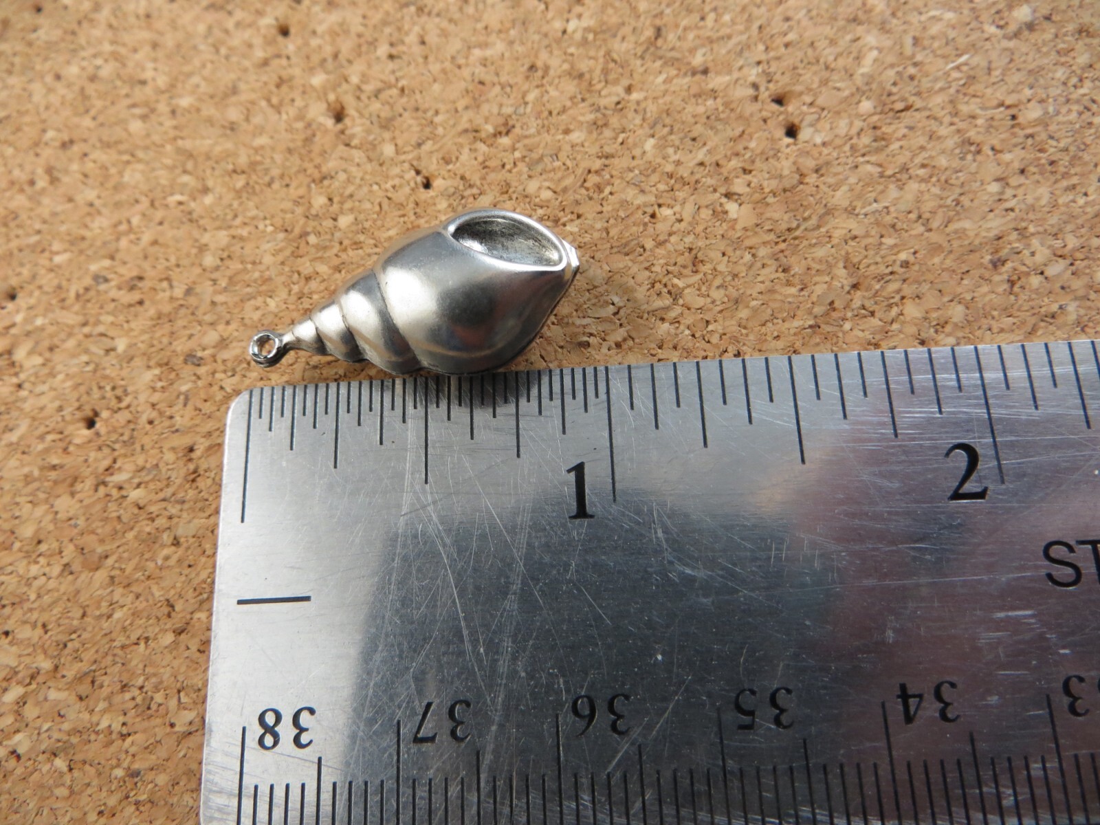 Vintage 3D Puffy Conch Sea Shell Snail Silvertone 1″ Charm Pendant #826 C