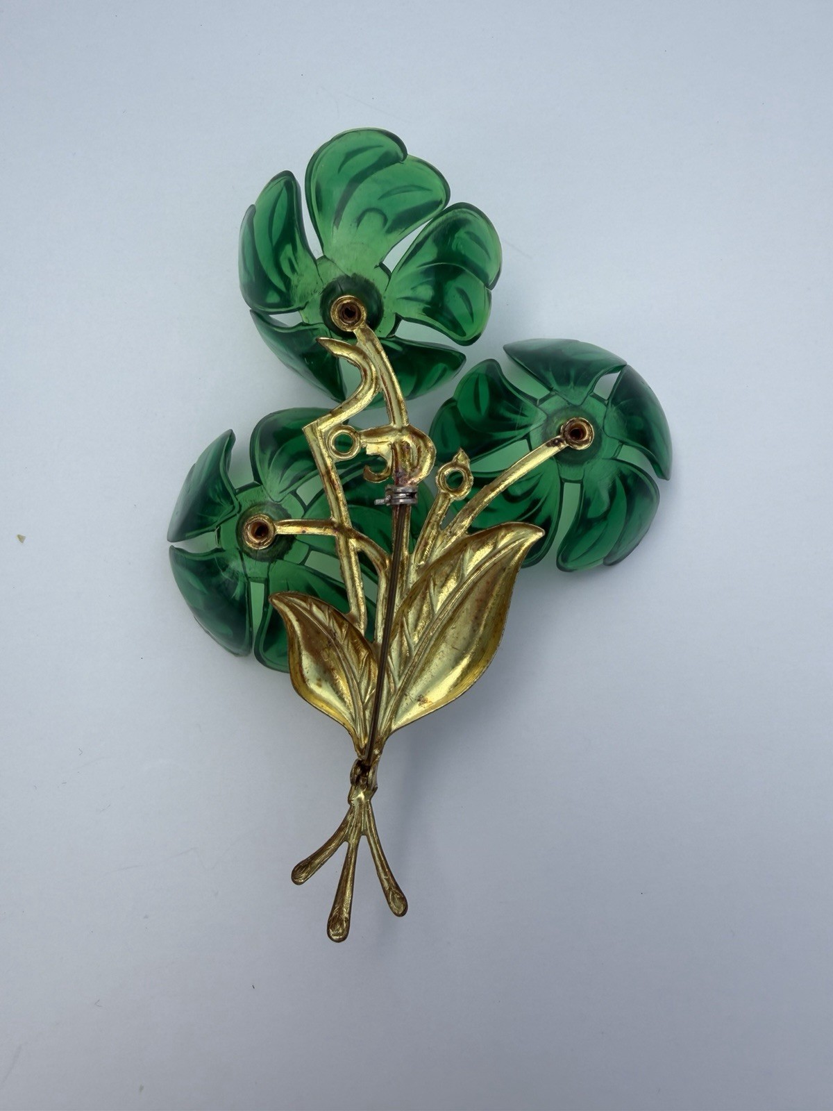 Vintage Emerald Green Resin Plastic Flower Gold Tone Brooch