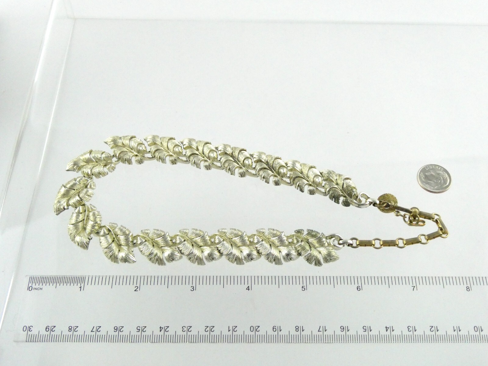 Vintage Designer Lisner Pale Gold Tone Metals Leaves Statement Necklace 16.5 In