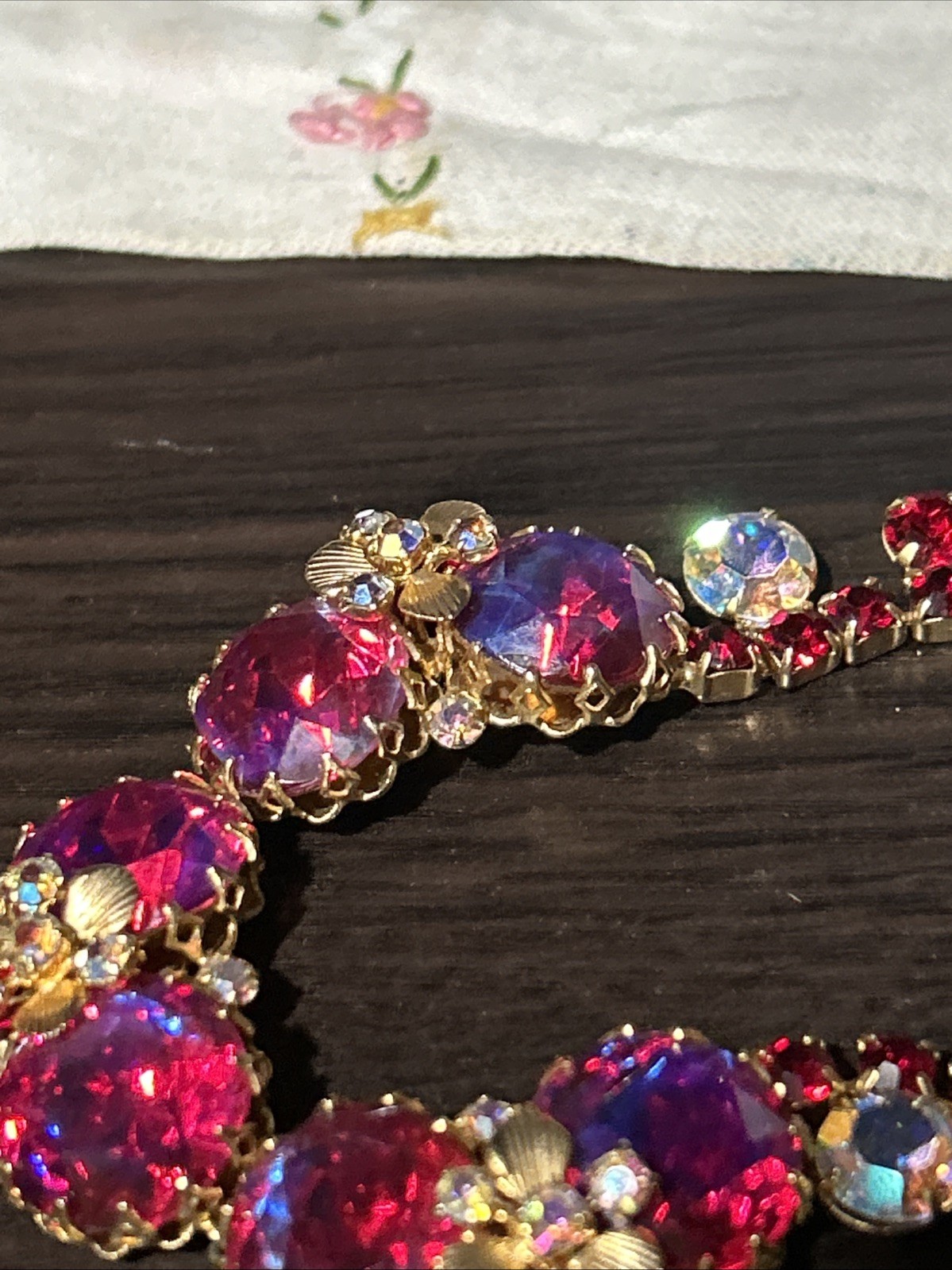 Vtg Stunning UnSigned REGENCY Iridescent Red Glass Stones AB Demi Parure Set