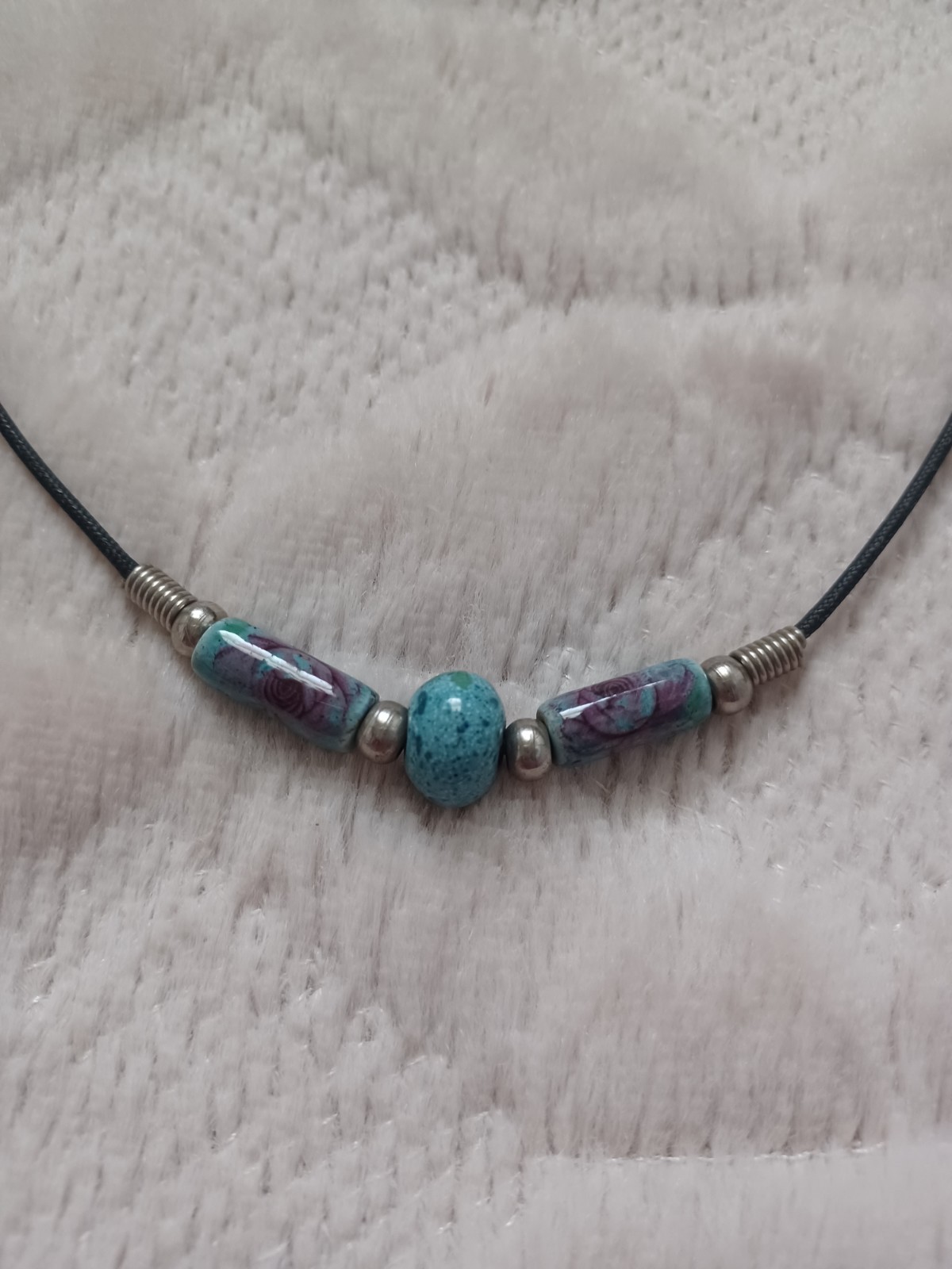 Vintage 90’s Y2K Early 2000’s Style Blue Ceramic Bead W Rose Choker Necklace