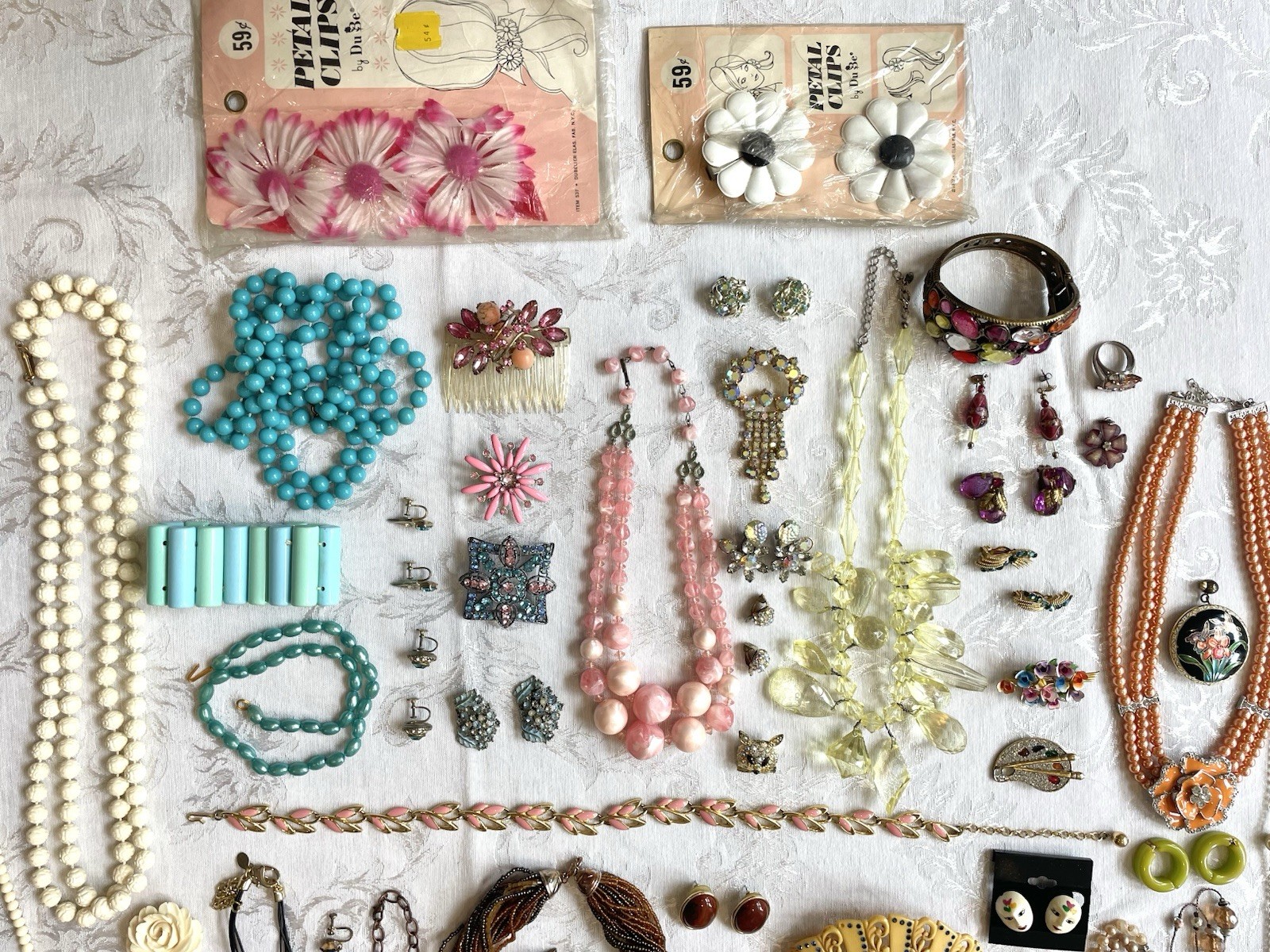 Large Lot 130+ Pc VINTAGE & ANTIQUE Jewelry Signed/Unsigned Coro Mixed Lot
