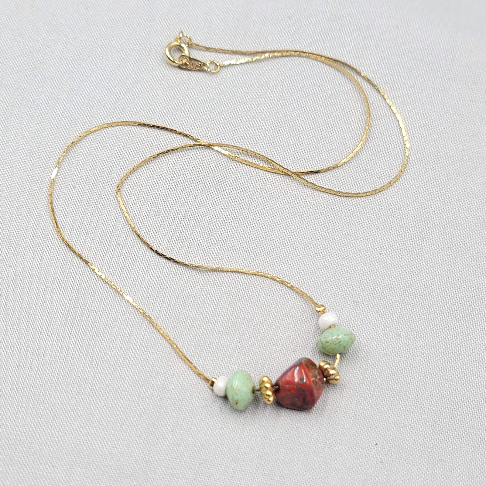 Vintage Red & Green Stone Beads Necklace Gold tone Chain 18″