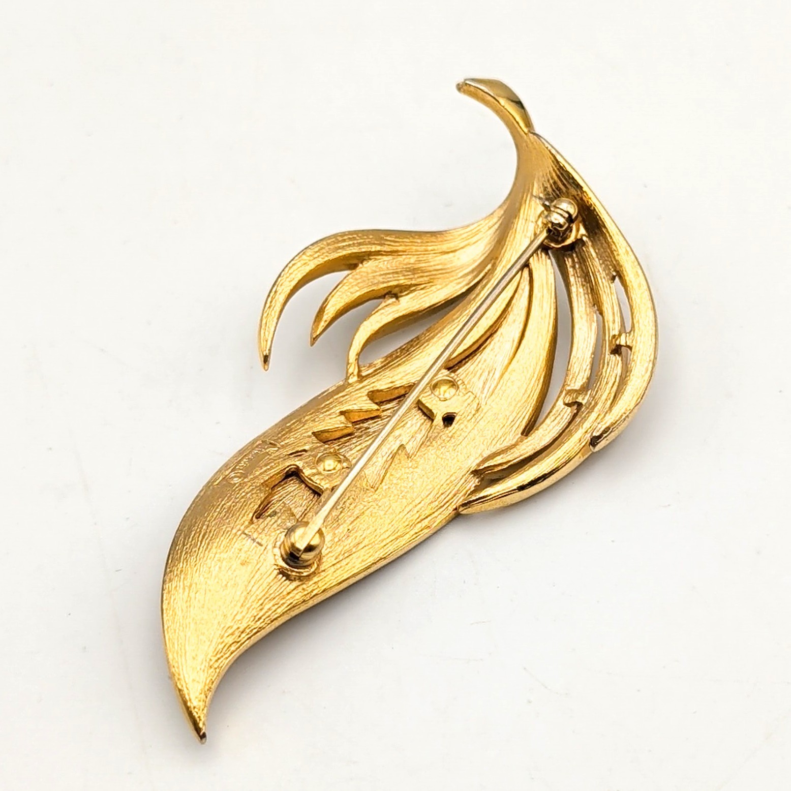 Vtg Crown Trifari Gold Tone Brushed And Polished Leaf Brooch Botanical 3″