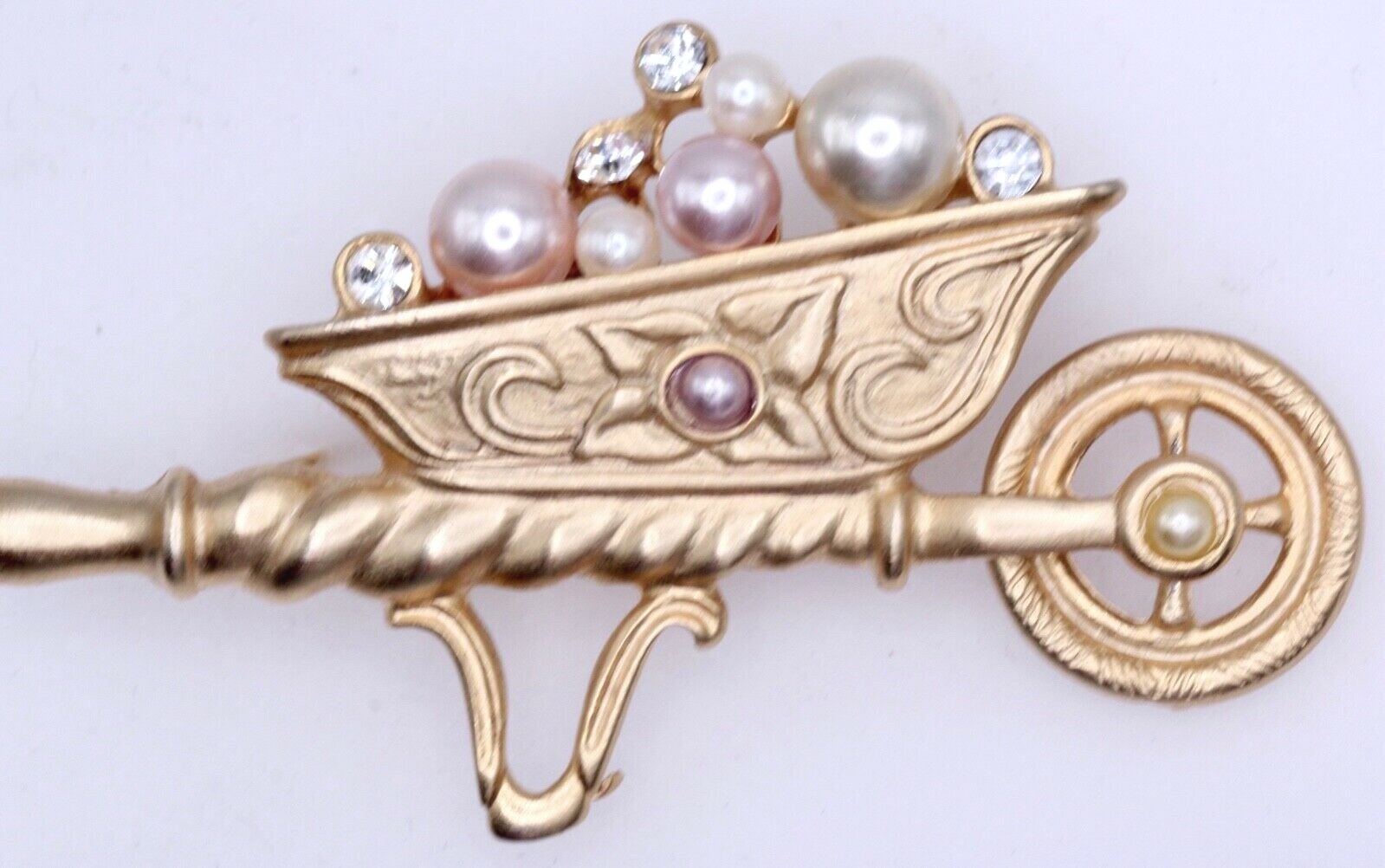 1928 Jewelry Vintage Style Wheelbarrow Brooch Pin Faux Pearl Pink White Crystal