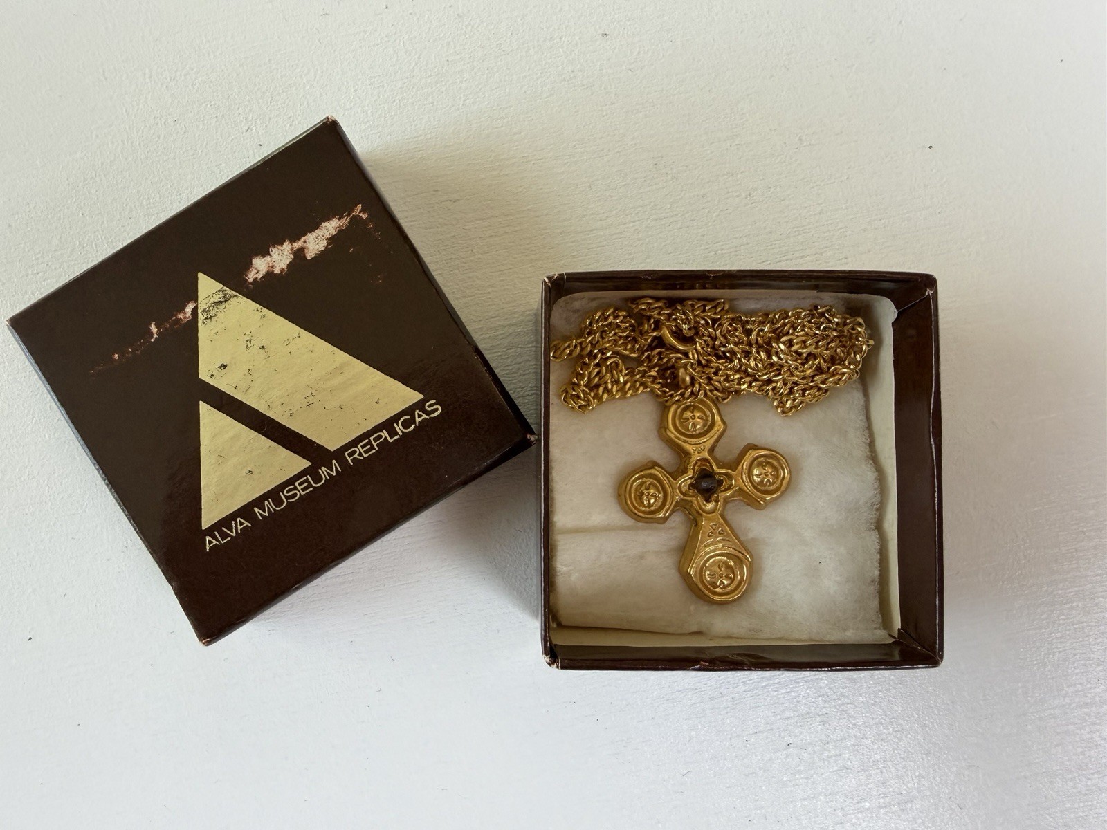 Vintage Alva Museum Replica Gold Cross Pendant Necklace w/ Blue Stone & Box VTG