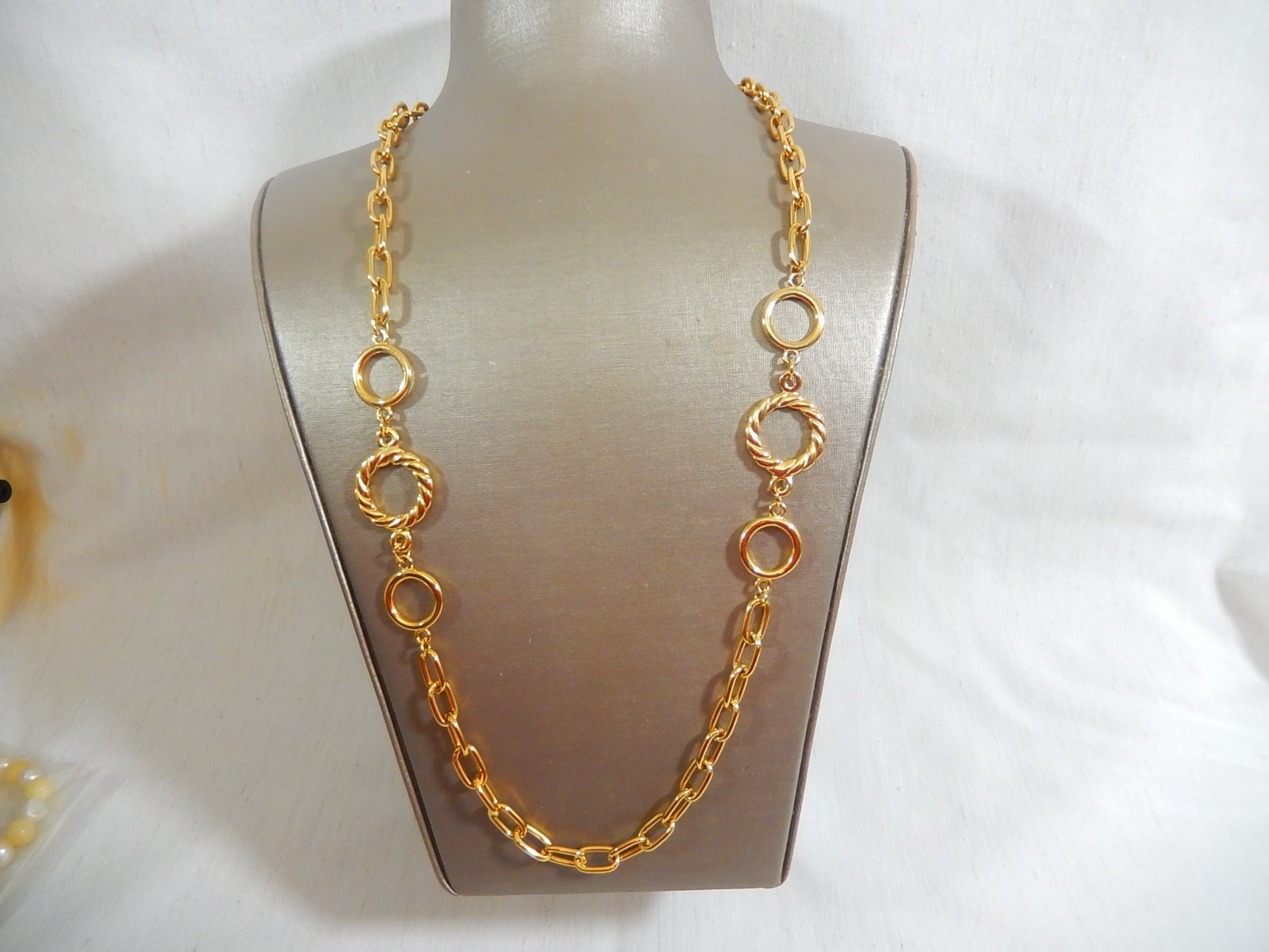 NEW W/ TAG TACOA CHUNKY GOLD TONE WITH CABLE RING STATIONS 31″ NECKLACE