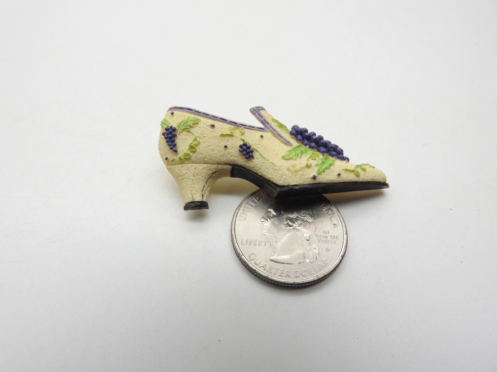 Cream Green Purple Painted Resin Show Grapes Brooch Vintage