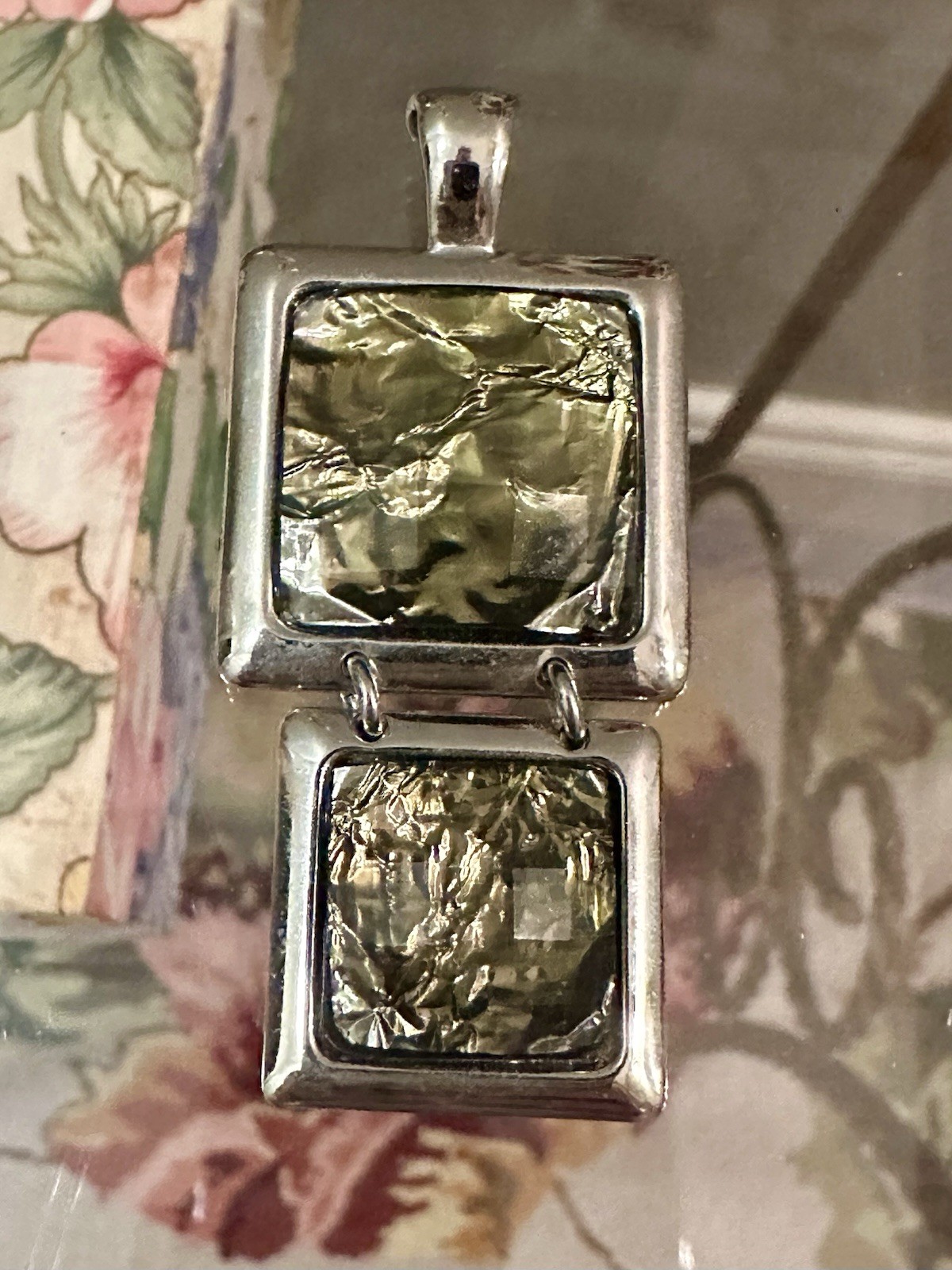 Vintage Lia Sophia Silver Tone Green Swirling Acrylic Square Pendant 2 Inch