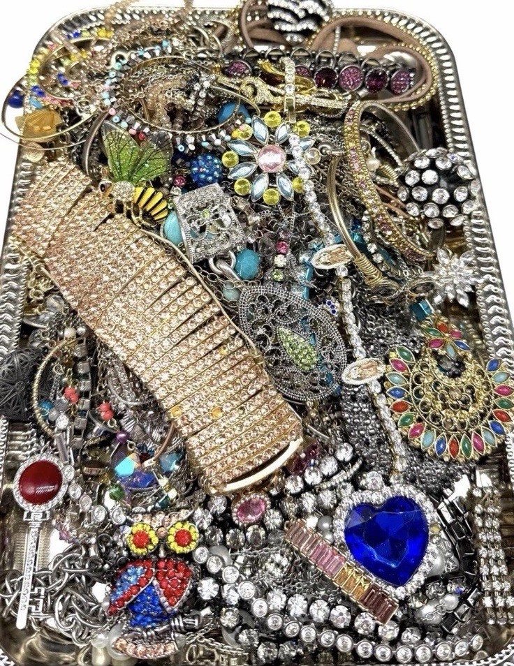 Vintage 2 Mod Jewelry Lot | Cameo Gold Pearl Mix | 2LB Elite Discovery