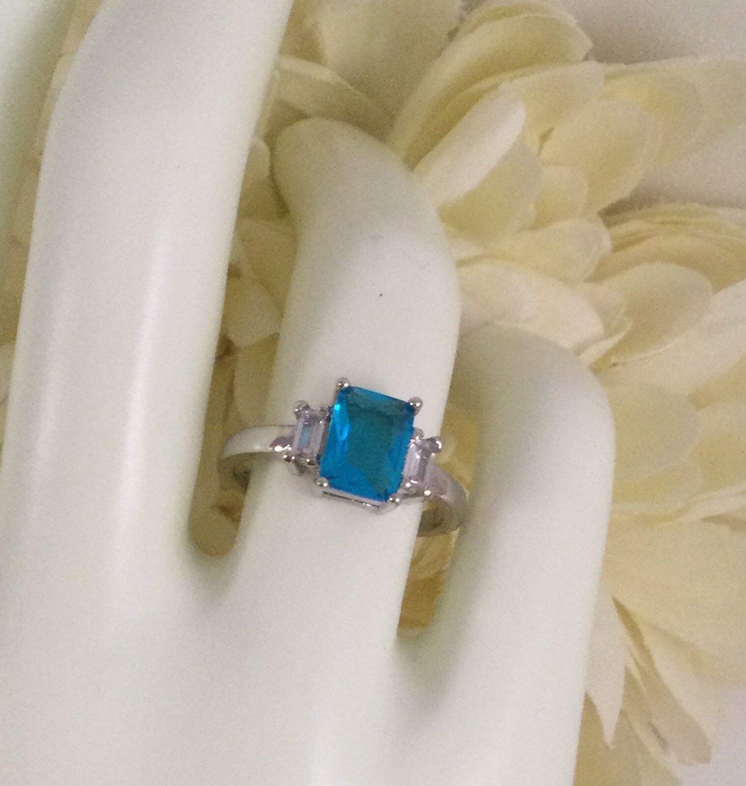 Vintage Jewellery Gold Ring Blue Topaz White Sapphires Antique Deco Jewelry