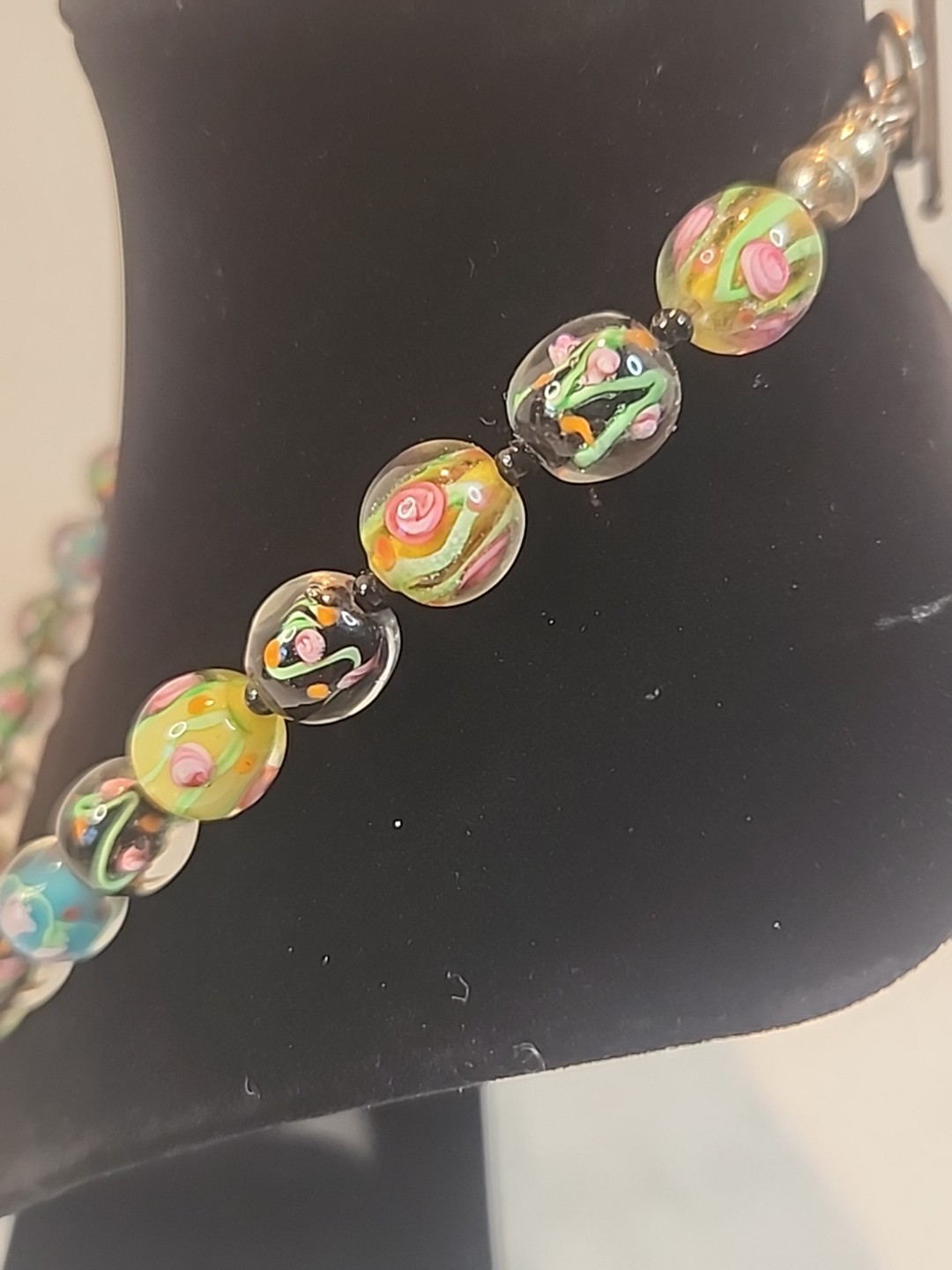 Vintage Multicolor Blown Glass Beaded Floral Necklace W/Toggle Clasp 19″