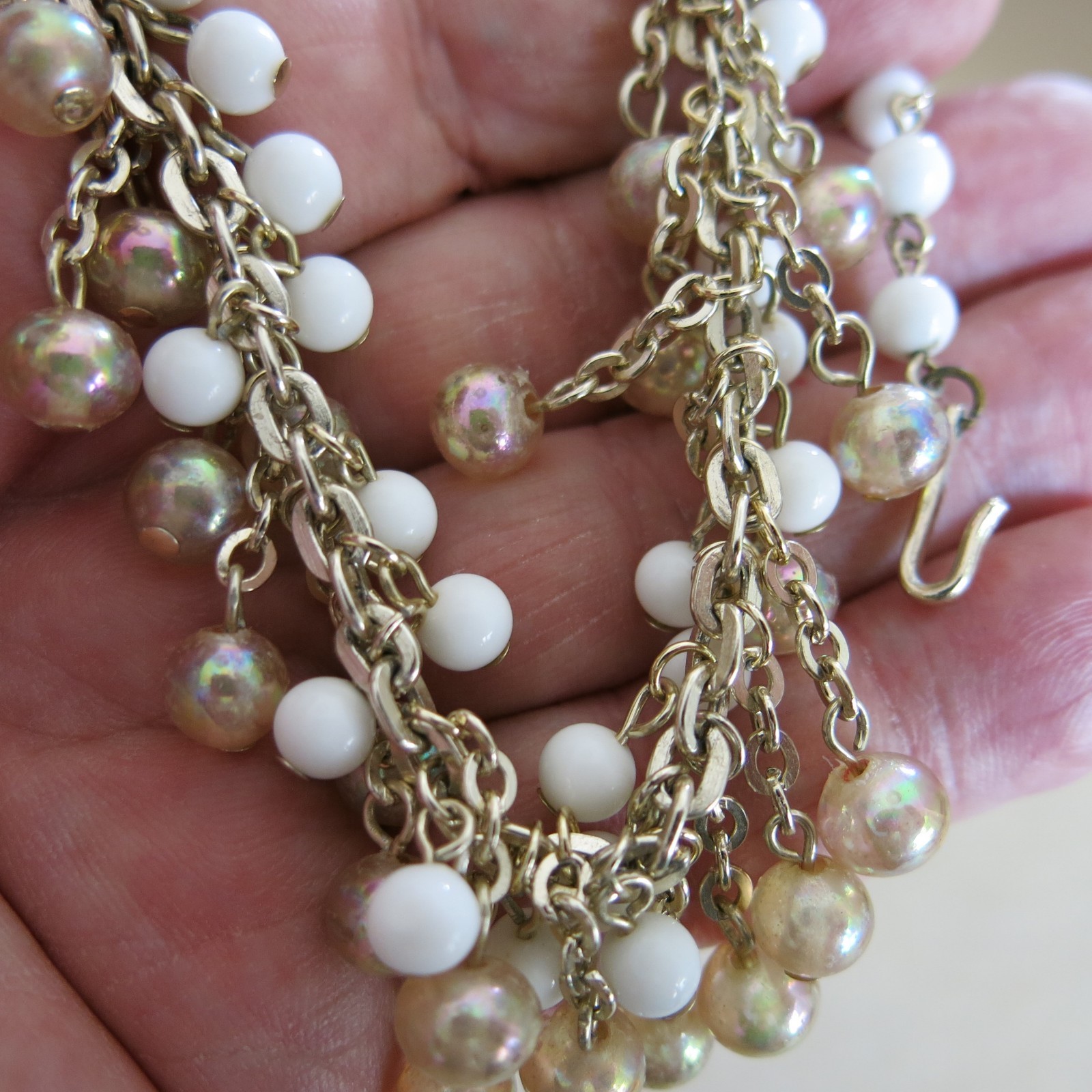 Vintage Japan White & Iridescent Plastic Beaded Necklace 1950’s 17.5 in [3933]