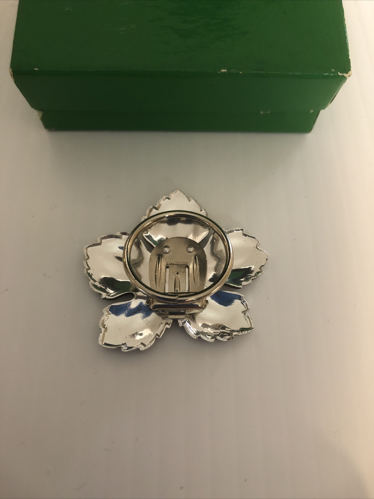 Vintage Nature’s Jewelry 2-tone Clip On Brooch Silver Toned Leaf