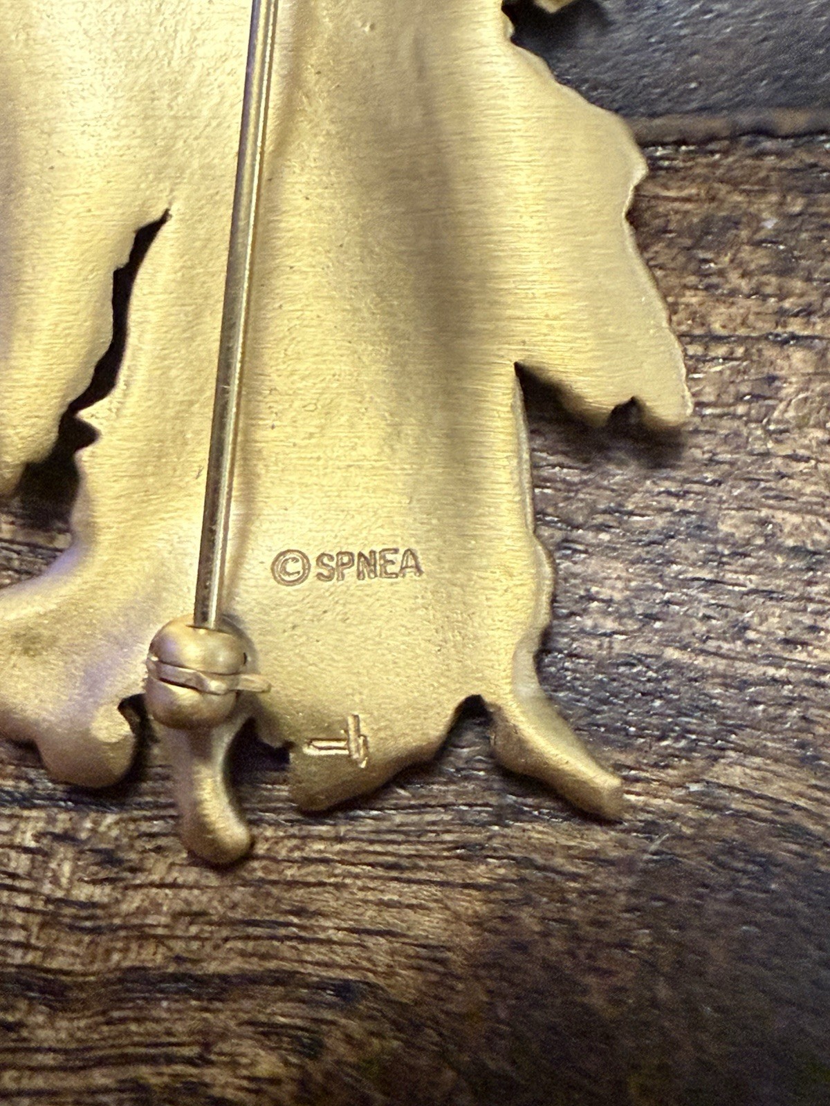Beautiful Vintage SPNEA Gold Tone Detailed Guardian Angel with Child Pin Brooch