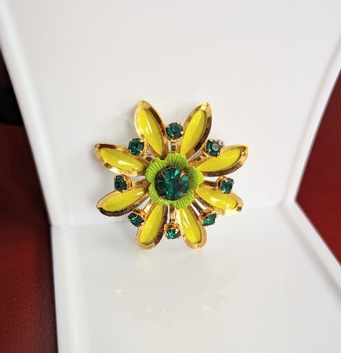 Vtg Chartreuse Lime Green Yellow Enamel Rhinestone Flower Brooch Pin Gold Tone