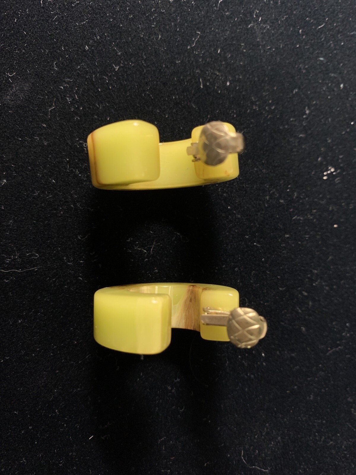 Vintage Marbled Yellow Bakelite Hoop Earrings, Chunky 1 1/2“ Across