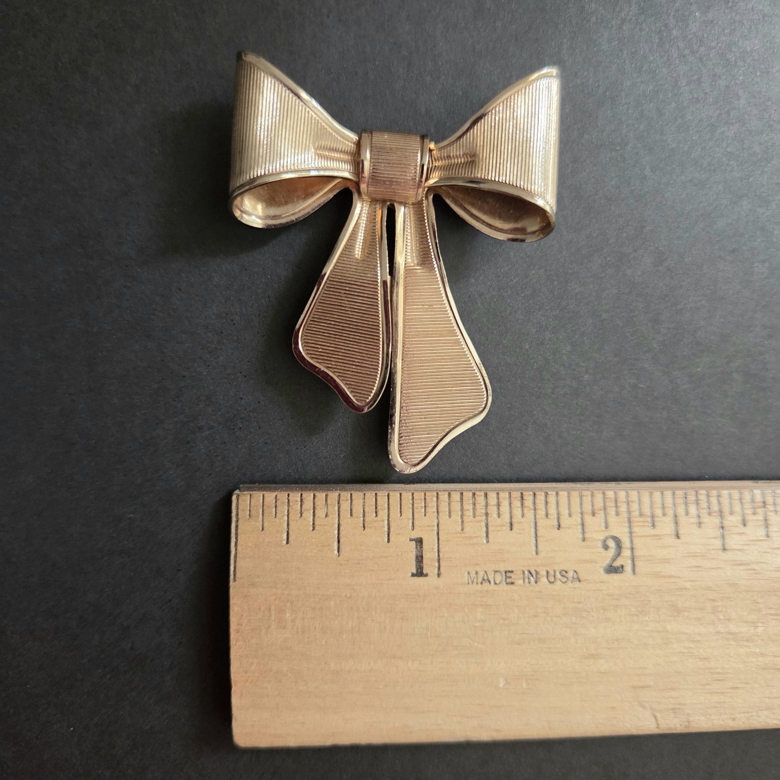 Avon Ribbon Bow Brooch Pin Gold Tone Classic 1980s