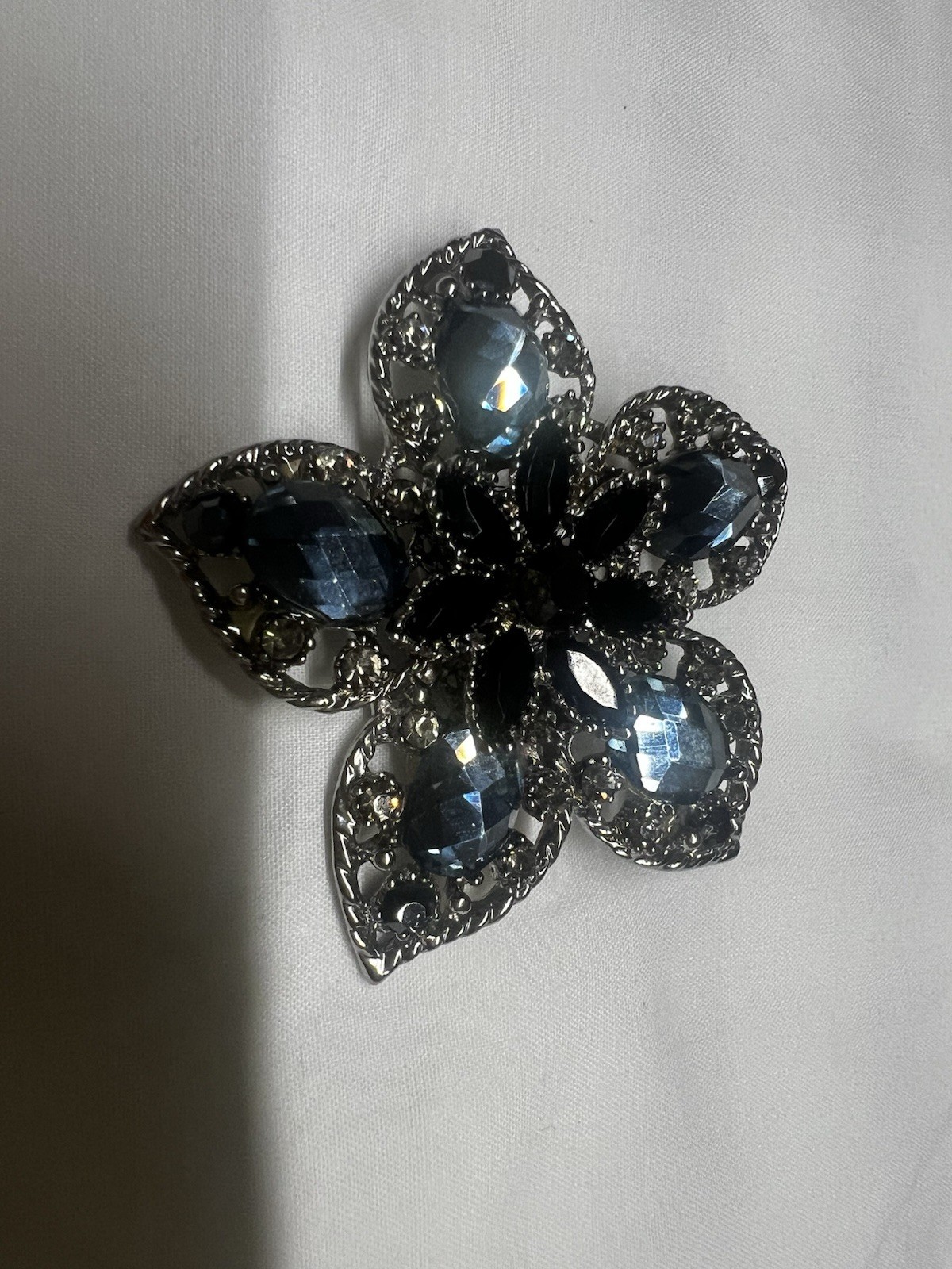 Blue Crystal Flower Brooch Pendant Silver Tone Rhinestone Vintage Style