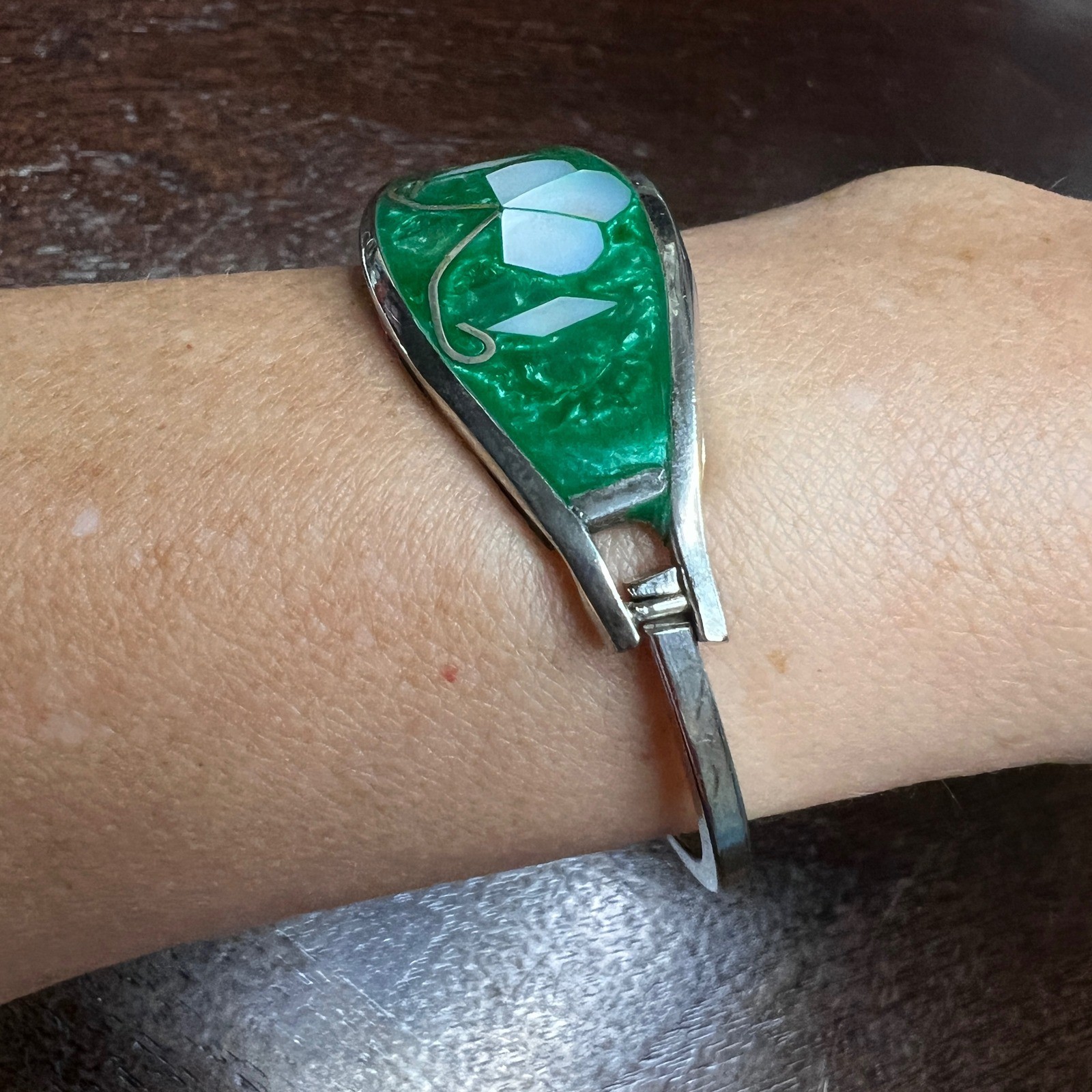 Vintage Alpaca Mexico Abalone Bangle Bracelet Silver Tone 7.5″ Green Enamel