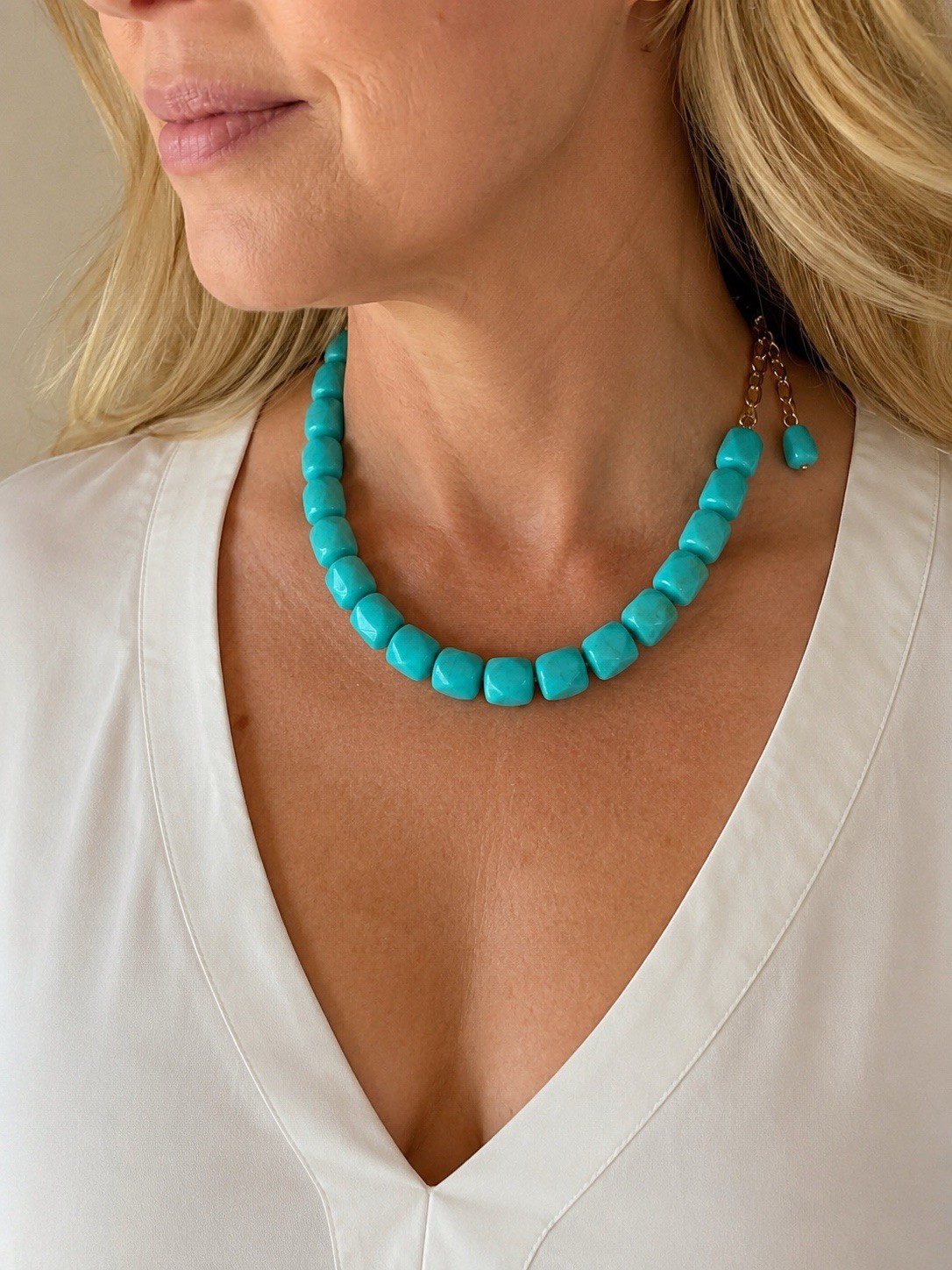 Vintage Trifari signed Turquoise blue lucite bead necklace