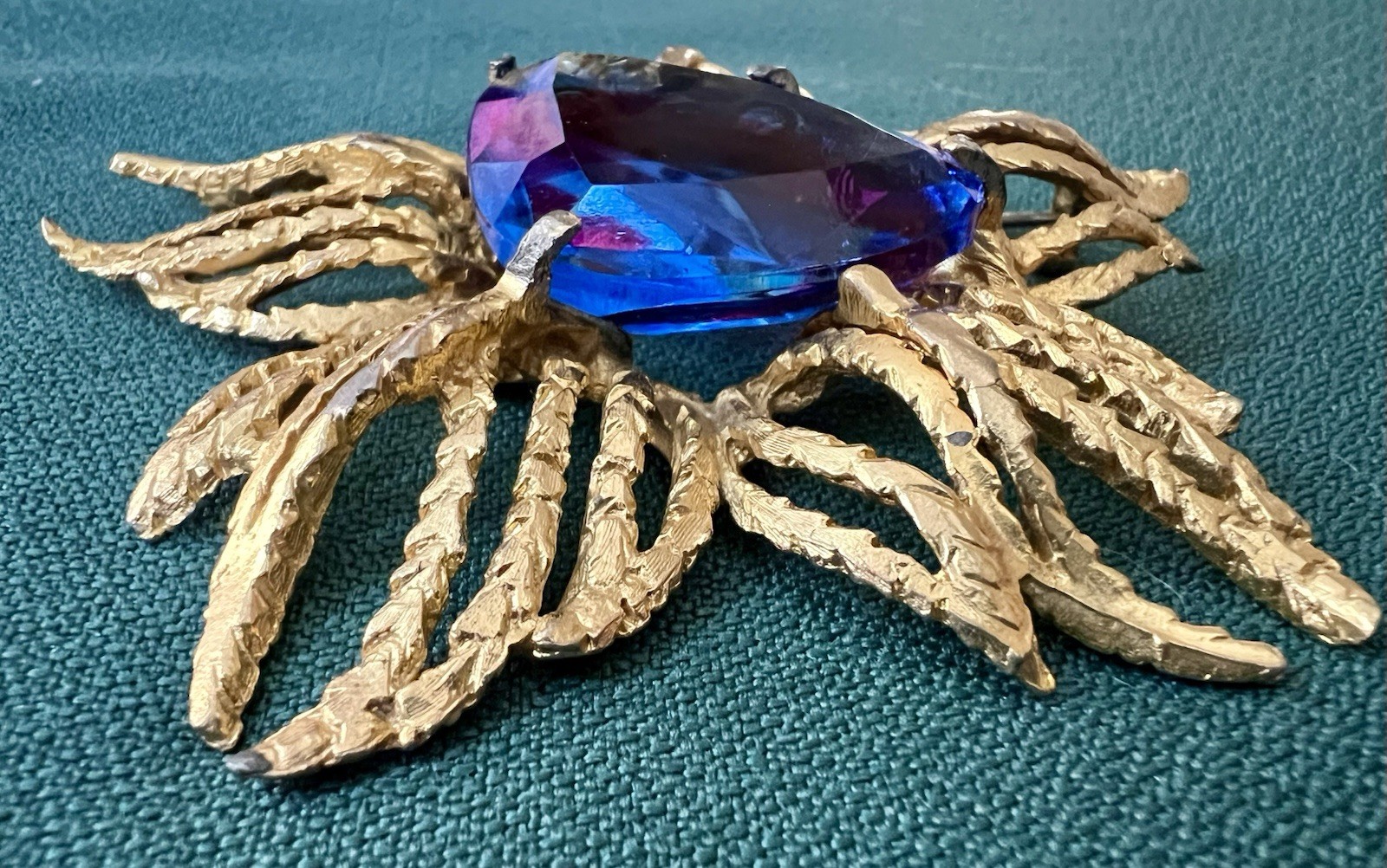 RETRO DRAMATIC VINTAGE COSTUME GILT METAL STAR LARGE PURPLE BLUE STONE BROOCH