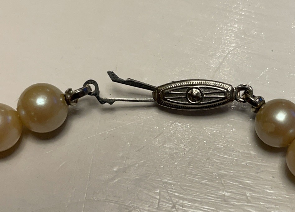 Vtg Classic Pearl Choker 16”Necklace Fish Hook Clasp Champagne Unbranded Japan