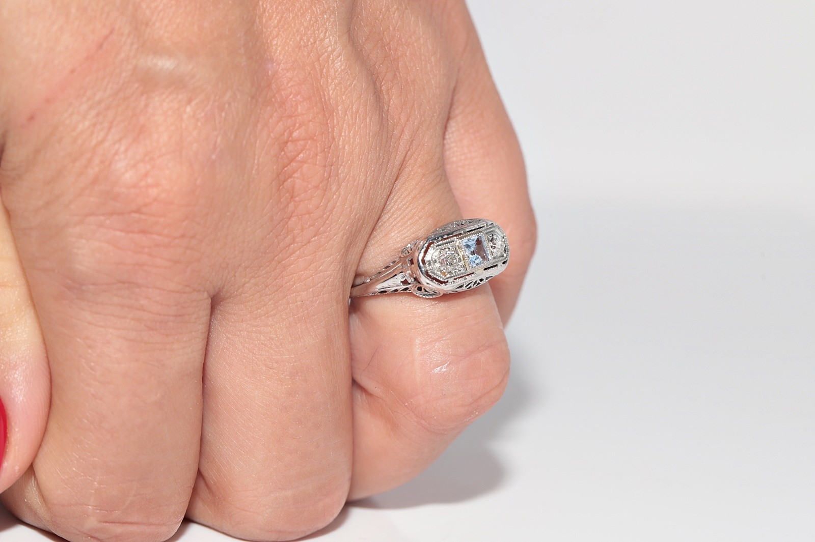 Antique Circa 1920s Art Deco 18k Gold Natural Diamond And Aqua Marine Ring