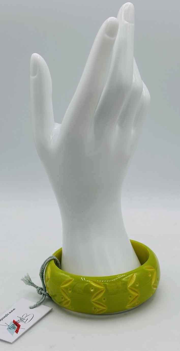 Splendette Wide Lime Green Carved Duchess Bangle Bracelet Fakelite Retro Resin