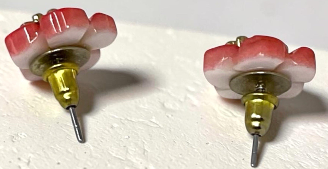 VTG Cherry Red Carved Resin Flower Earrings Goldtone Center Rhinestone Accent
