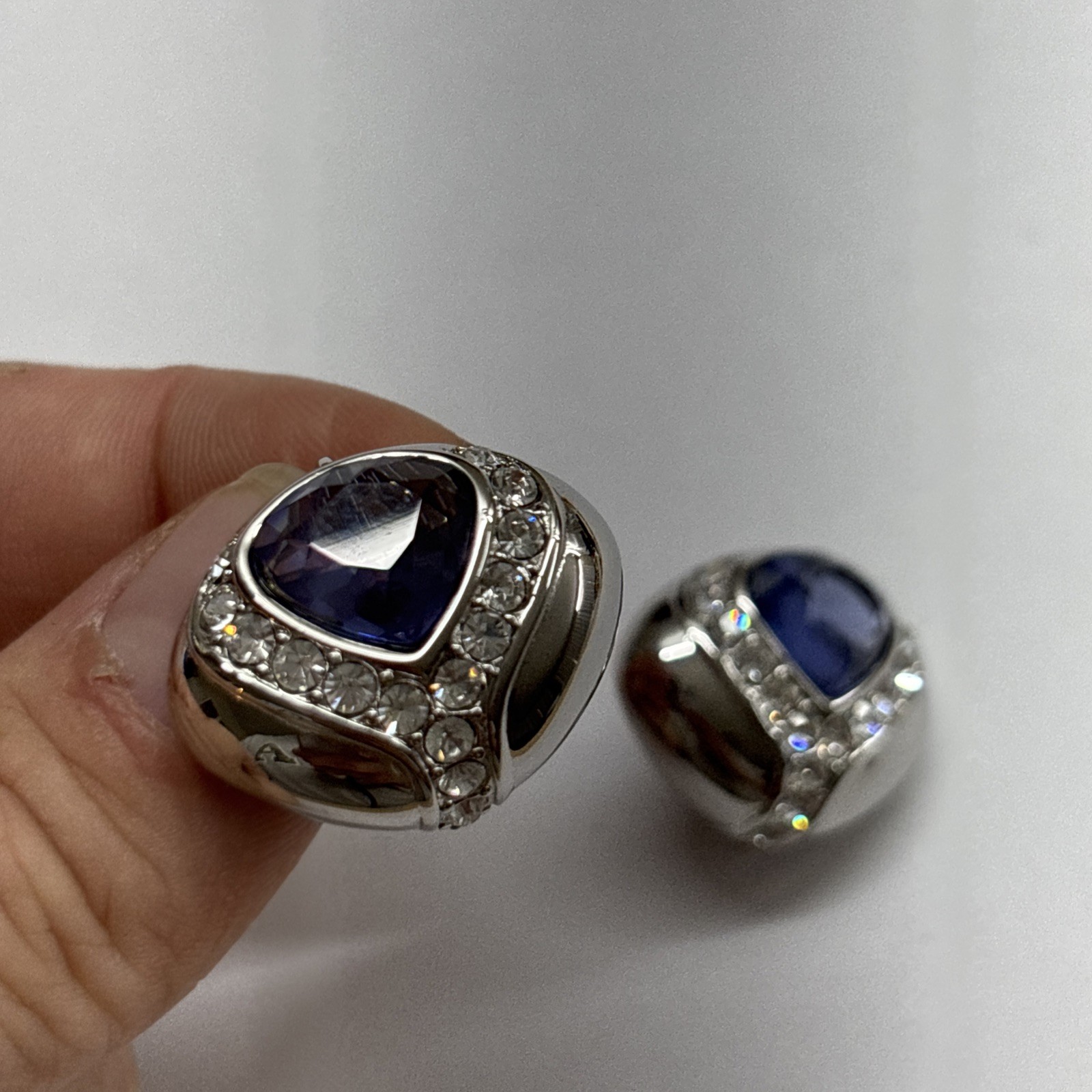 NIB JOAN RIVERS SILVER TONE PURPLE FACETED CRYSTAL RHINESTONE CLIP ON EARRINGS