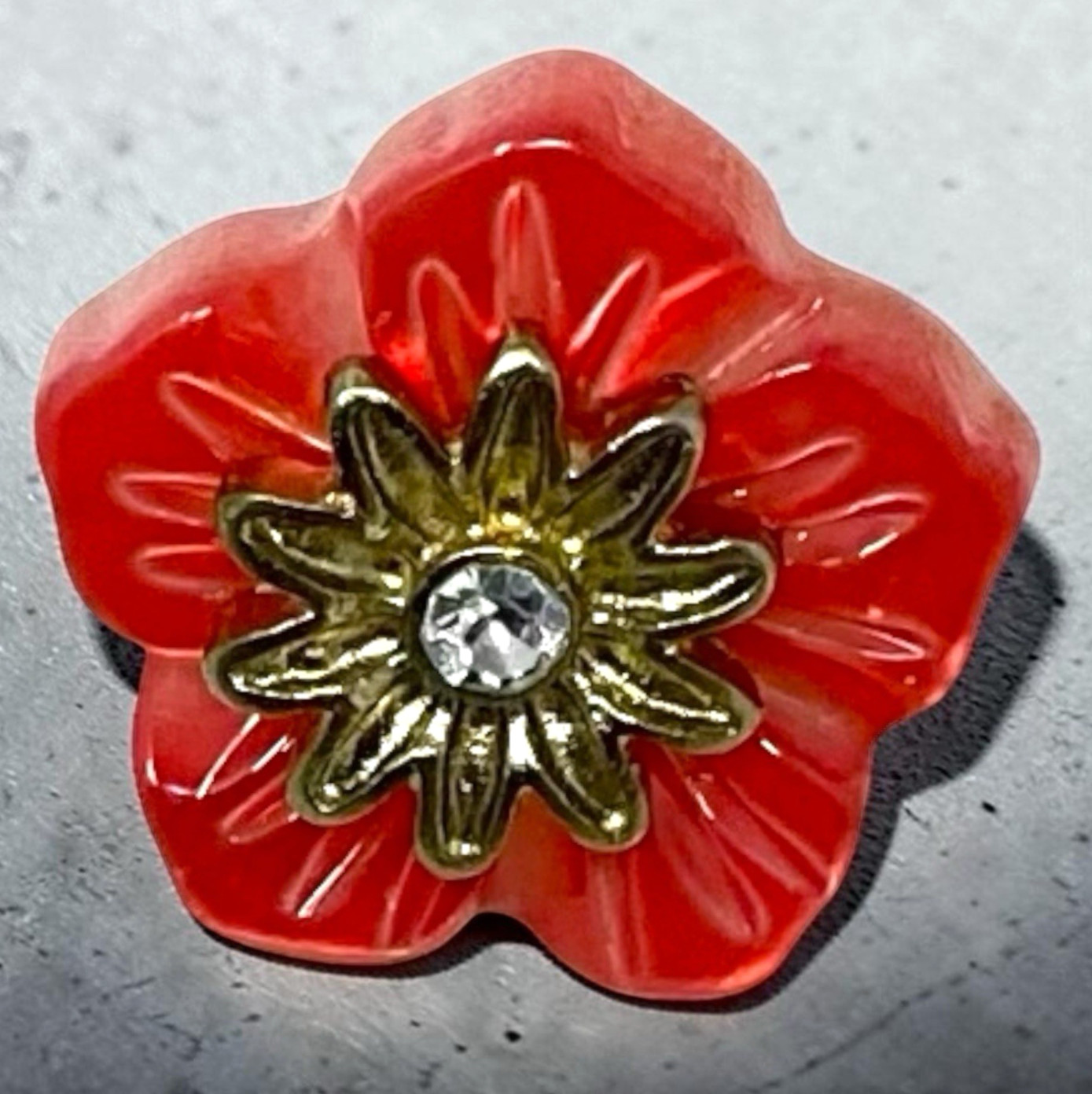 VTG Cherry Red Carved Resin Flower Earrings Goldtone Center Rhinestone Accent