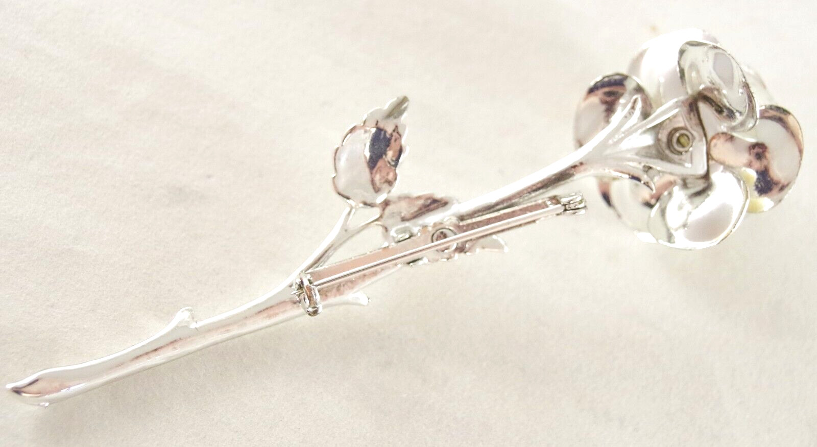 Minty! 4.25″ VTG 1960’s AB RHINESTONE LONG STEM FLOWER SILVER/ GOLD BROOCH/ PIN