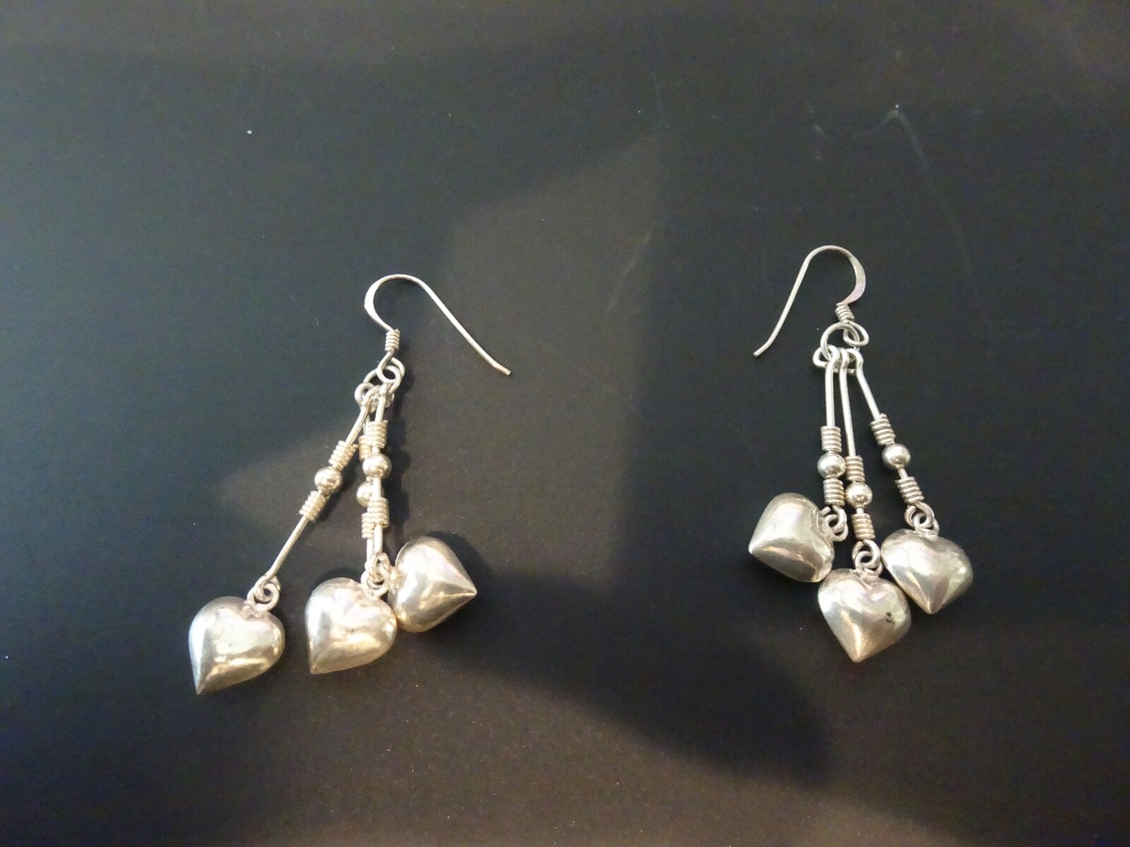 #439–VINTAGE STERLING SILVER PUFF HEART EARRINGS-925