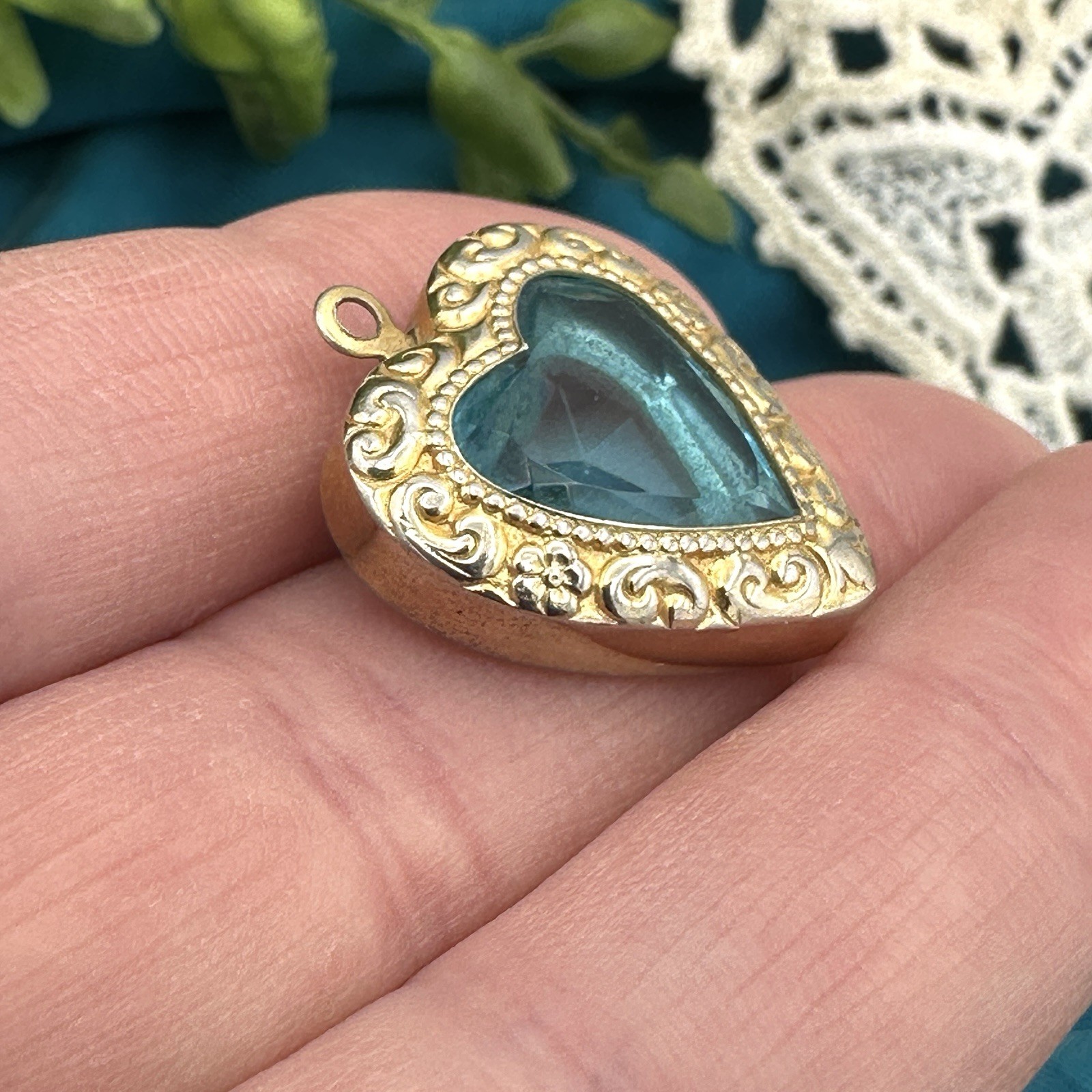 VTG Gold Tone Heart Pendant Teal Blue Faceted Glass Victorian Revival Charm 1″