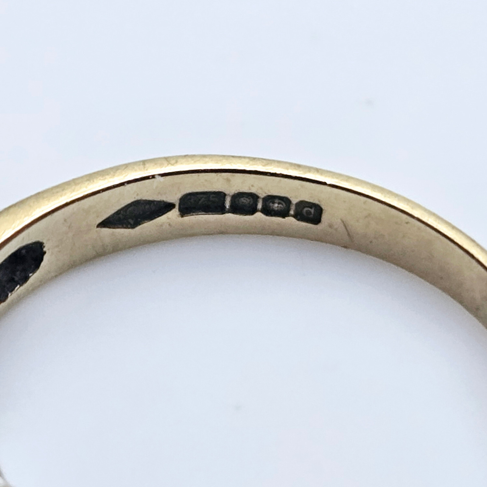 Vintage 9ct Yellow Gold Ring Diamond Stones UK Full Hallmarked Ring Size J