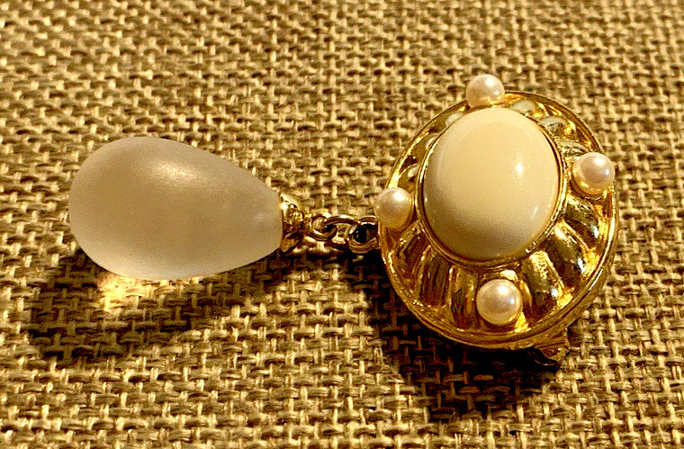 Vintage Brooch Pin Lot of 4 Gold Tone Swirl, Ribbon, Faux Pearl, Oval Teardrop