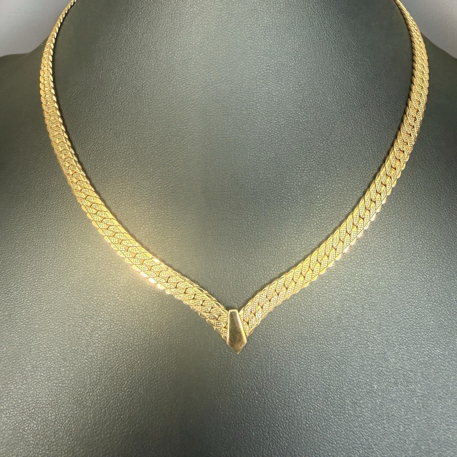 VTG. 1980’s SHINY GOLD TONE V DROP 6mm HERRINGBONE CHAIN NECKLACE 17.5”