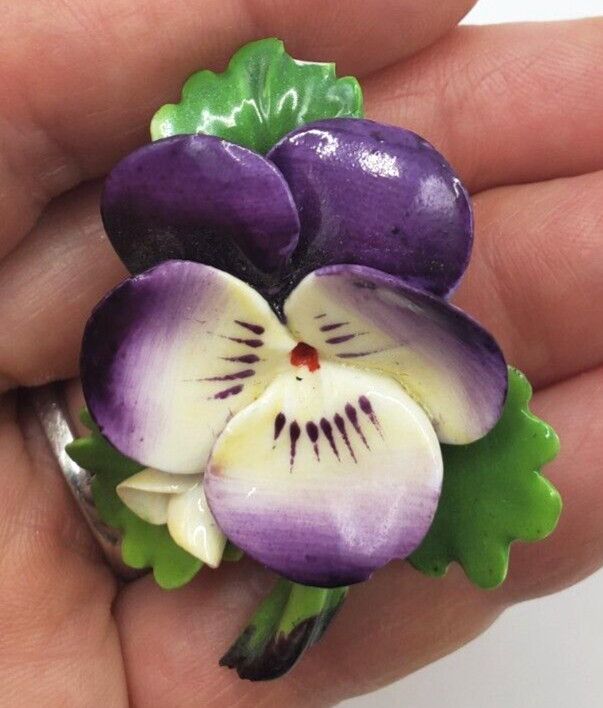 LARGE 1940’S 1950’S CARA STAFFORDSHIRE ENGLAND PANSY FLOWER PIN BROOCH (chip)